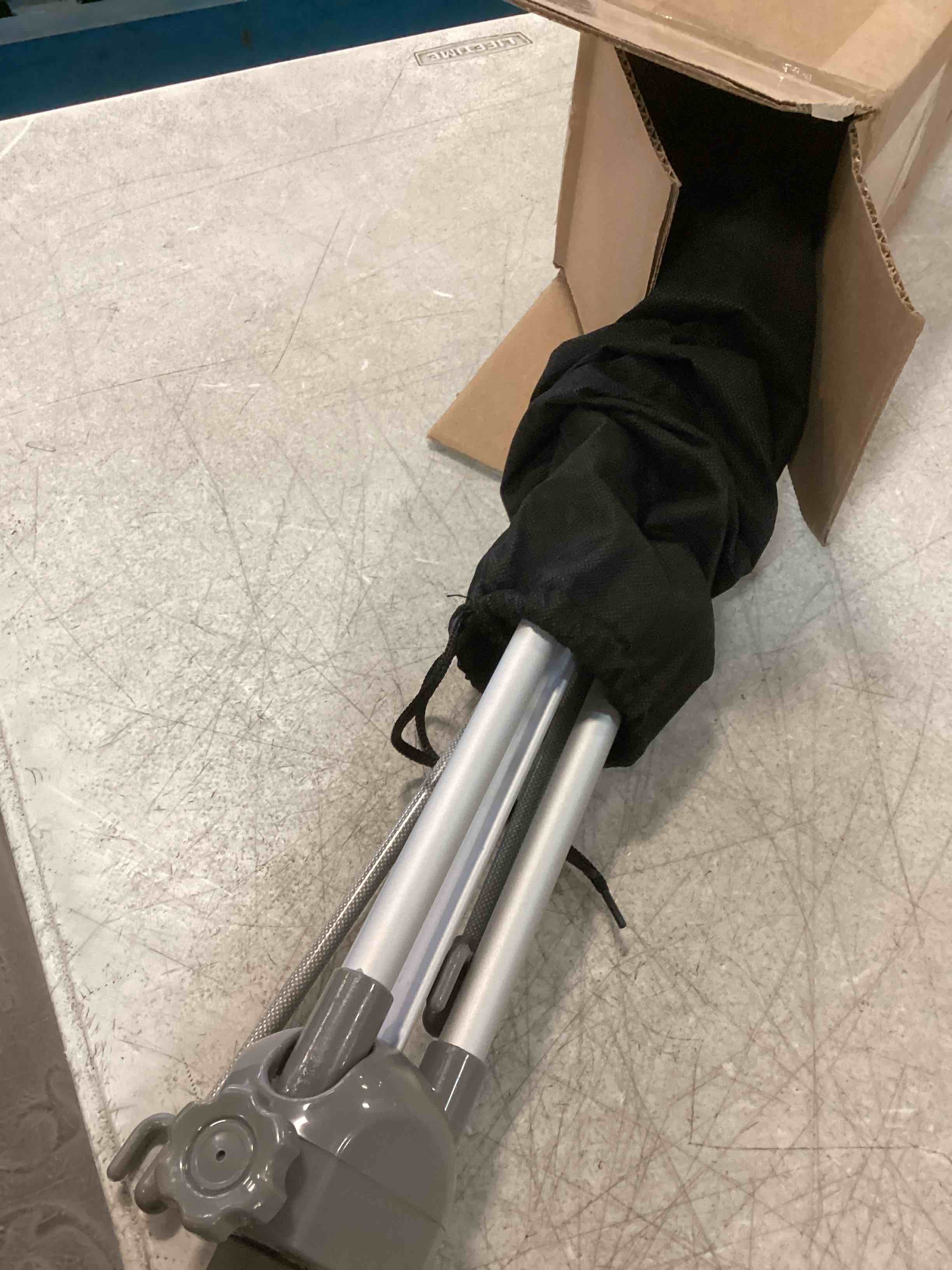 https://s3.amazonaws.com/lotting-images-prod/bidfta/PPE0565966_1729699011167.jpeg