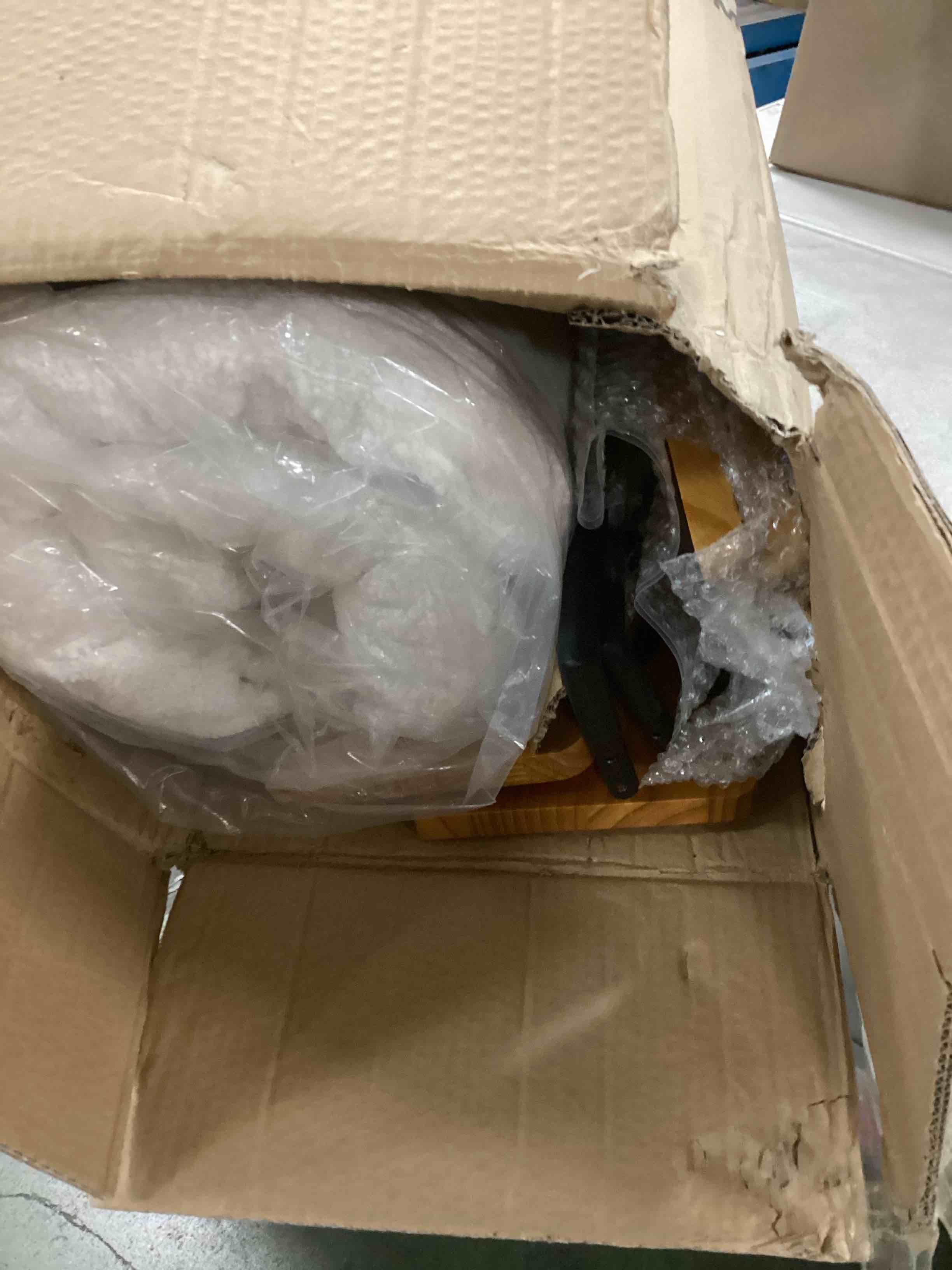 https://s3.amazonaws.com/lotting-images-prod/bidfta/PPE0566890_1730861840760.jpeg