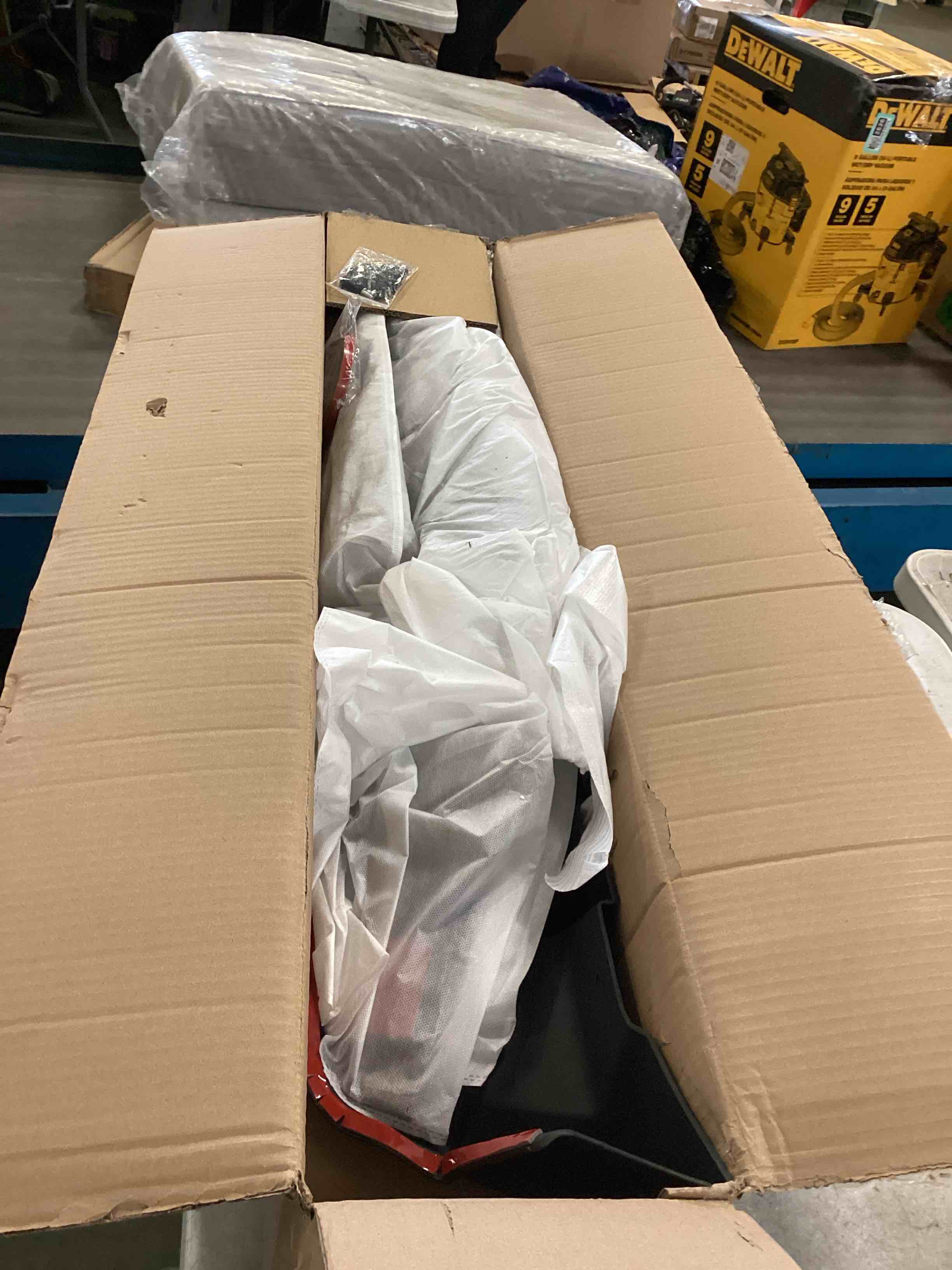 https://s3.amazonaws.com/lotting-images-prod/bidfta/PPE0567951_1729709550626.jpeg