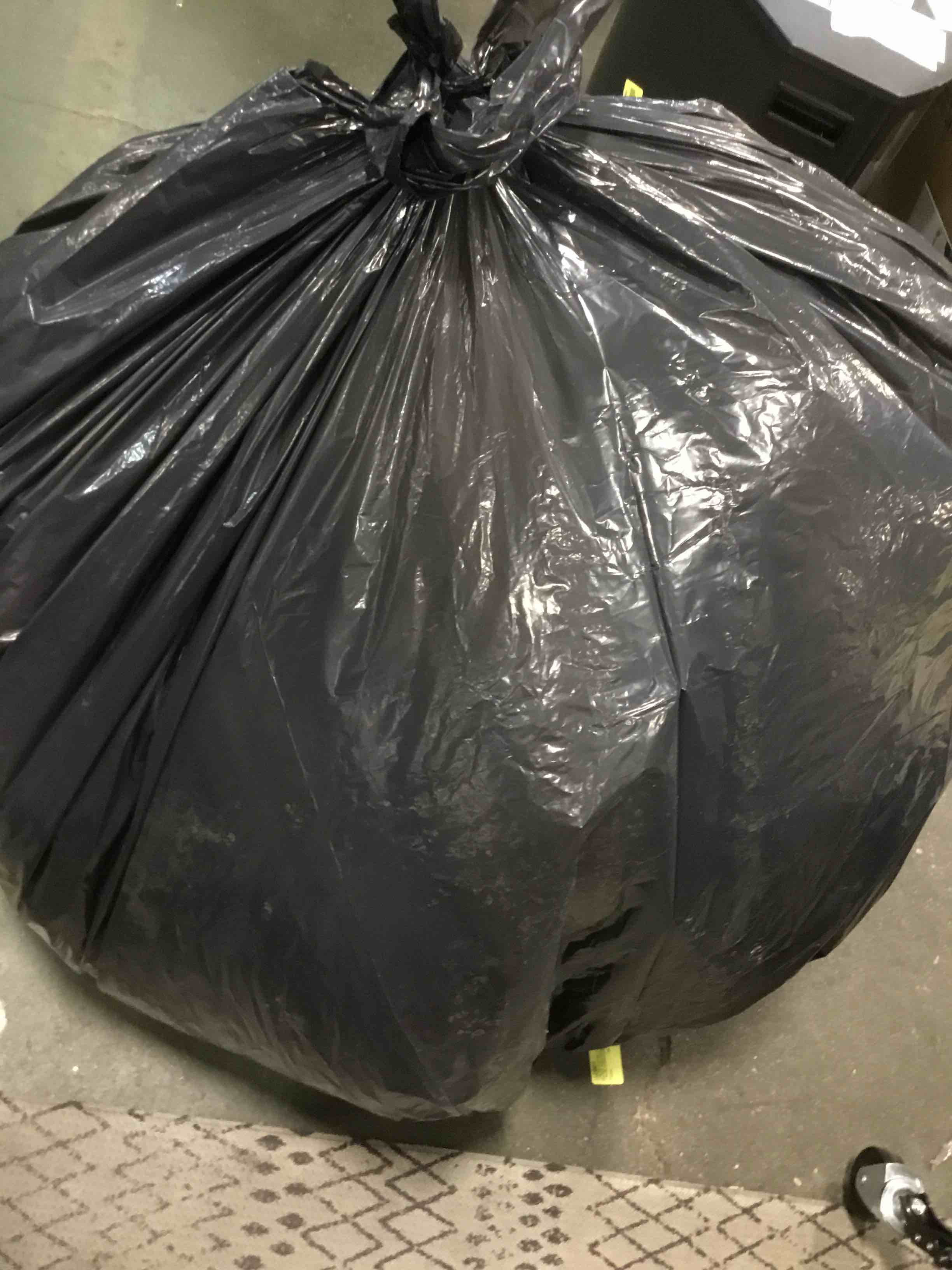https://s3.amazonaws.com/lotting-images-prod/bidfta/PPE0570390_1732204085852.jpeg