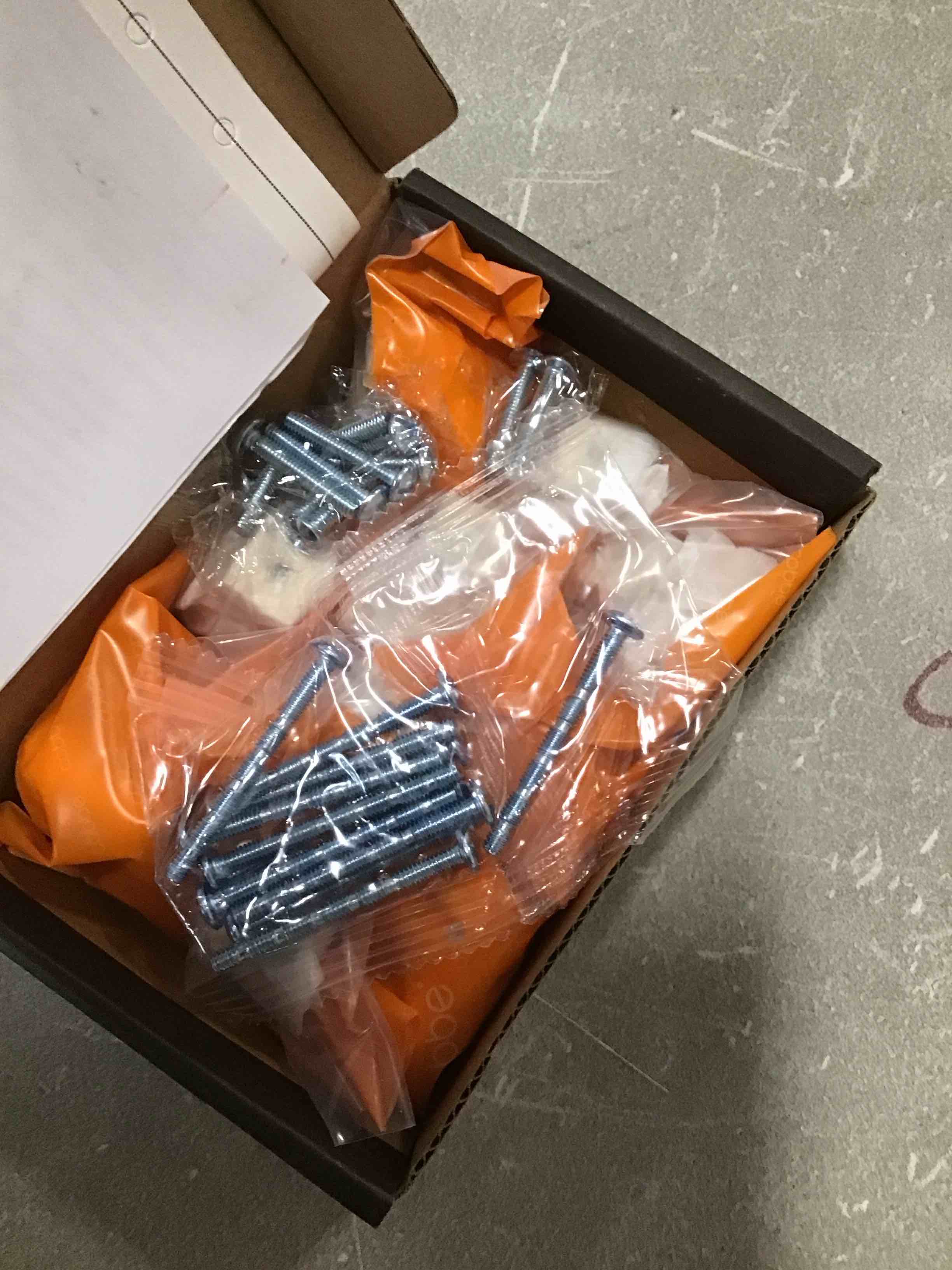 https://s3.amazonaws.com/lotting-images-prod/bidfta/PPE0573438_1732049449226.jpeg