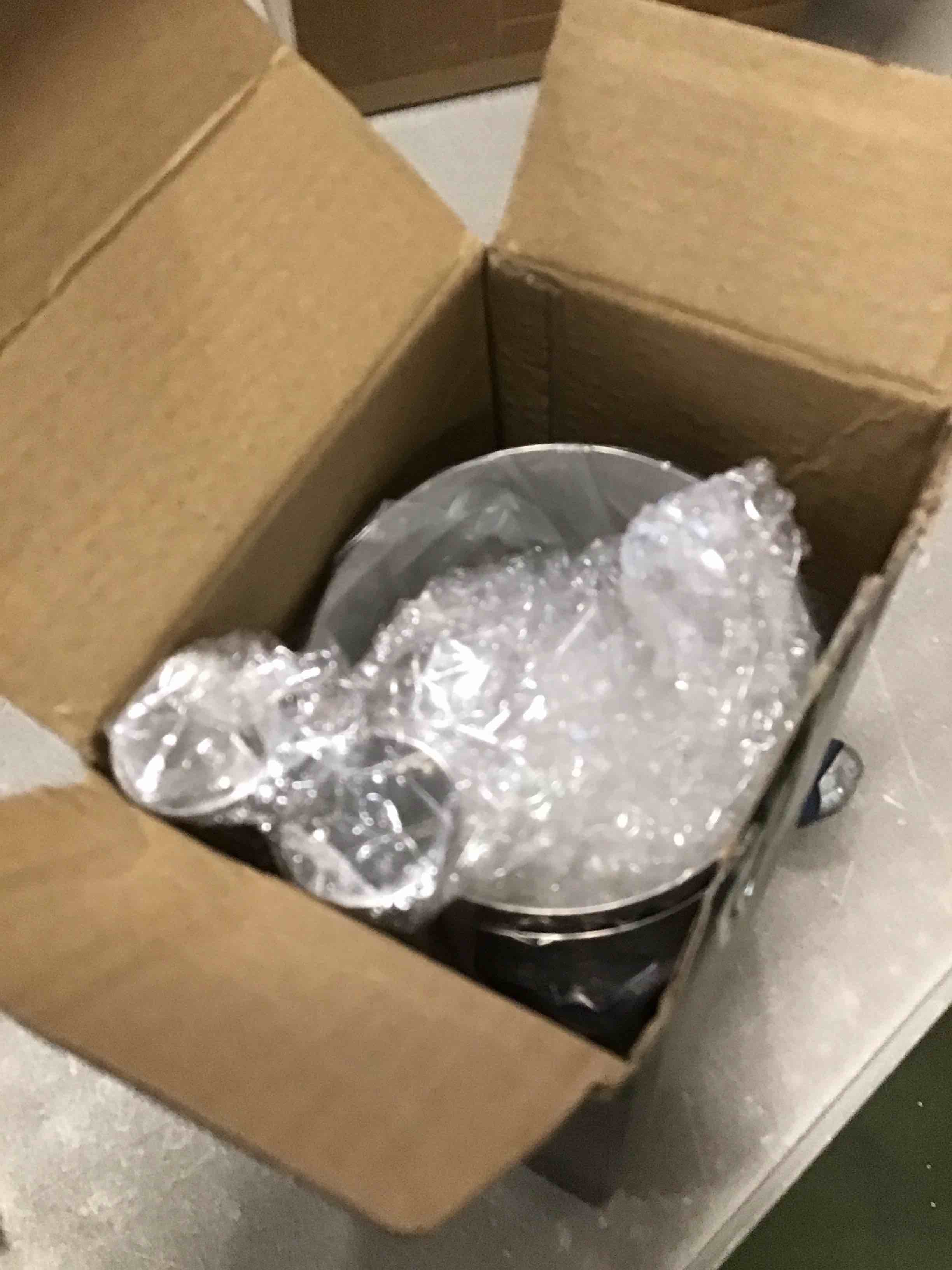 https://s3.amazonaws.com/lotting-images-prod/bidfta/PPE0573442_1732049331821.jpeg