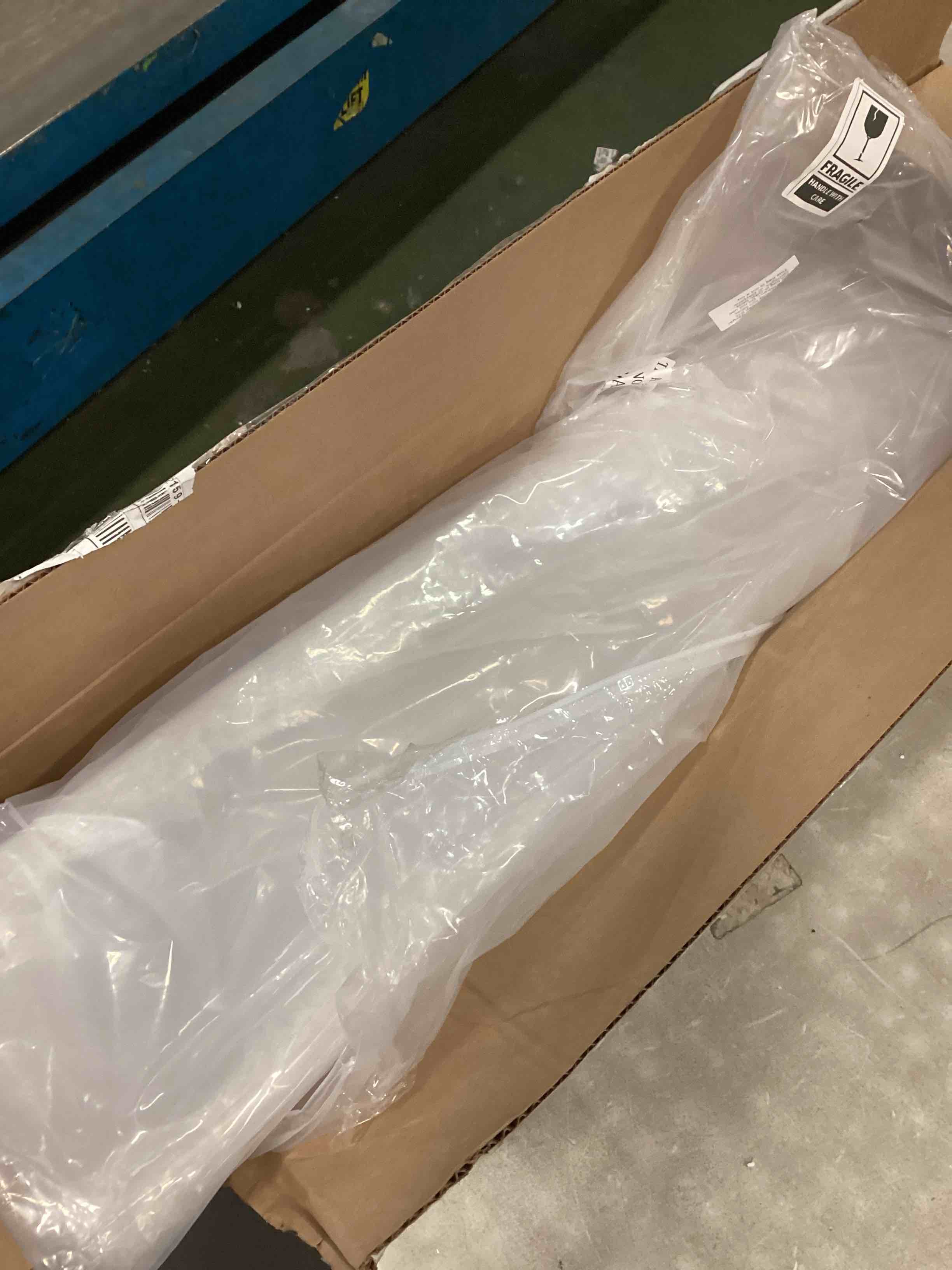 https://s3.amazonaws.com/lotting-images-prod/bidfta/PPE0585298_1732025313096.jpeg