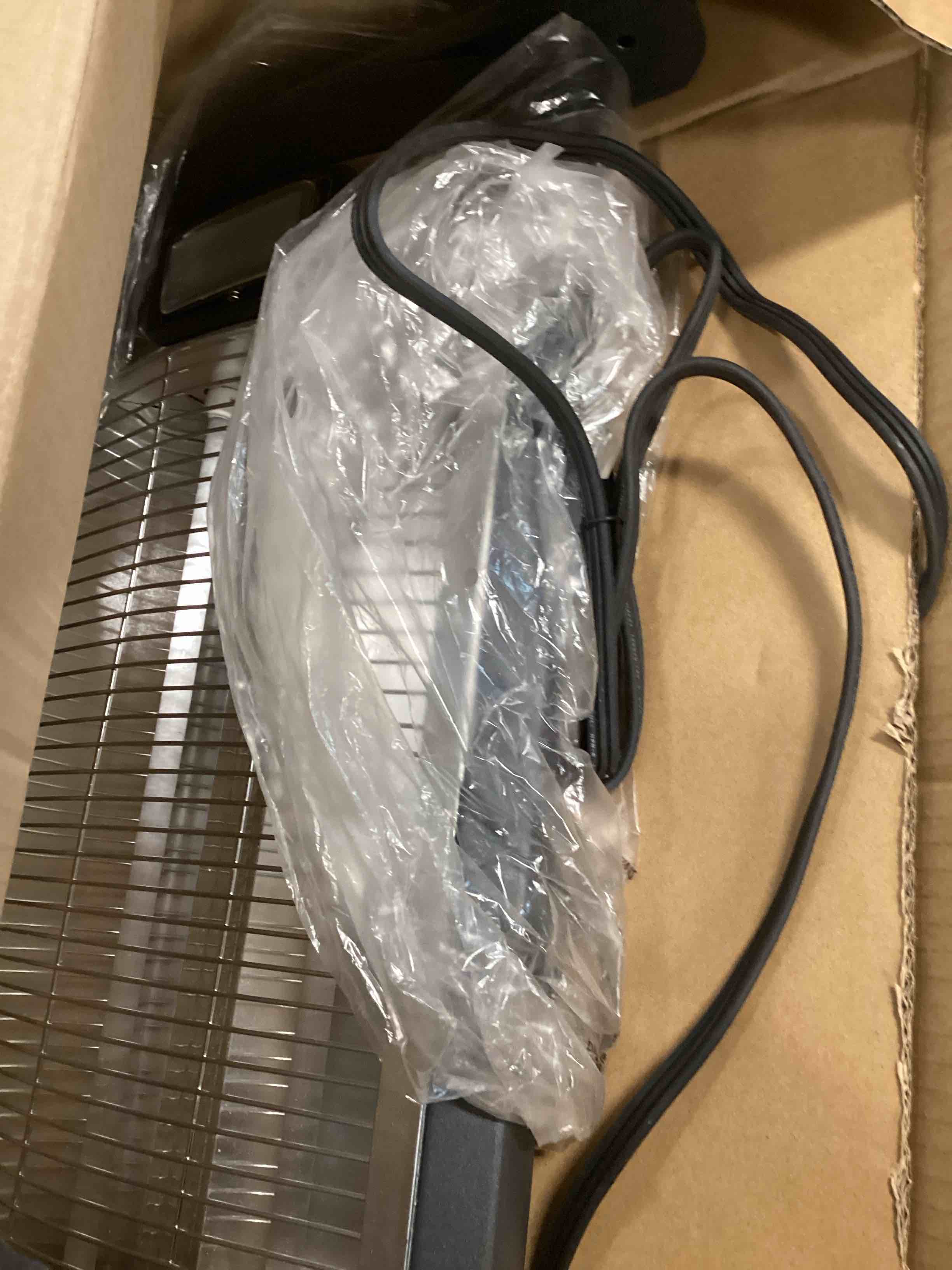 https://s3.amazonaws.com/lotting-images-prod/bidfta/PPE0585834_1731166978516.jpeg