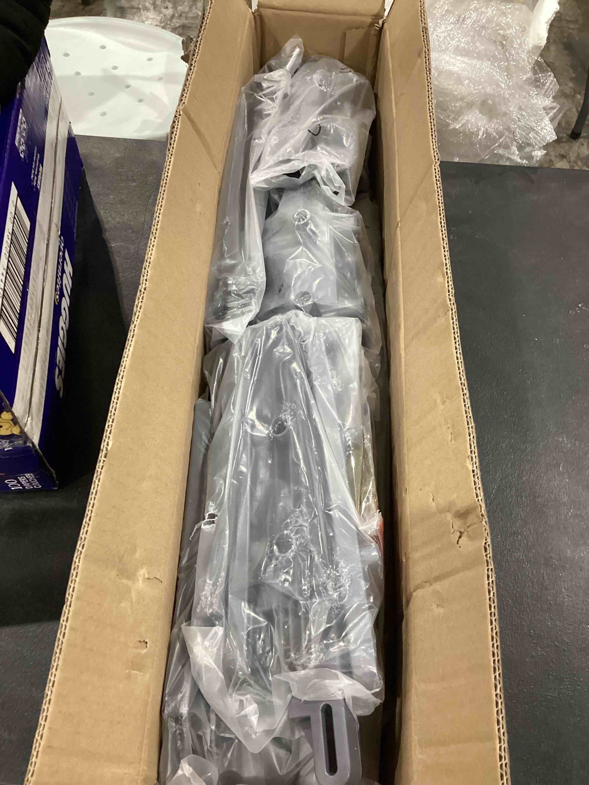 https://s3.amazonaws.com/lotting-images-prod/bidfta/PPE0594902_1744398122539.jpeg