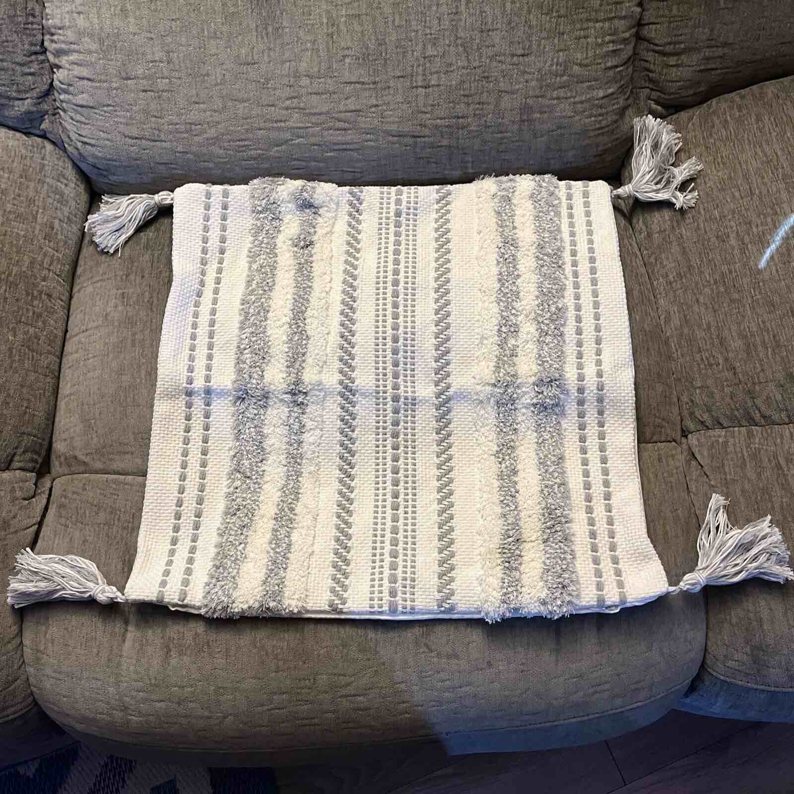 Contemporary Boho Gray/White Tufted Tasseled 20 x 20" Throw Pillow Cover New
