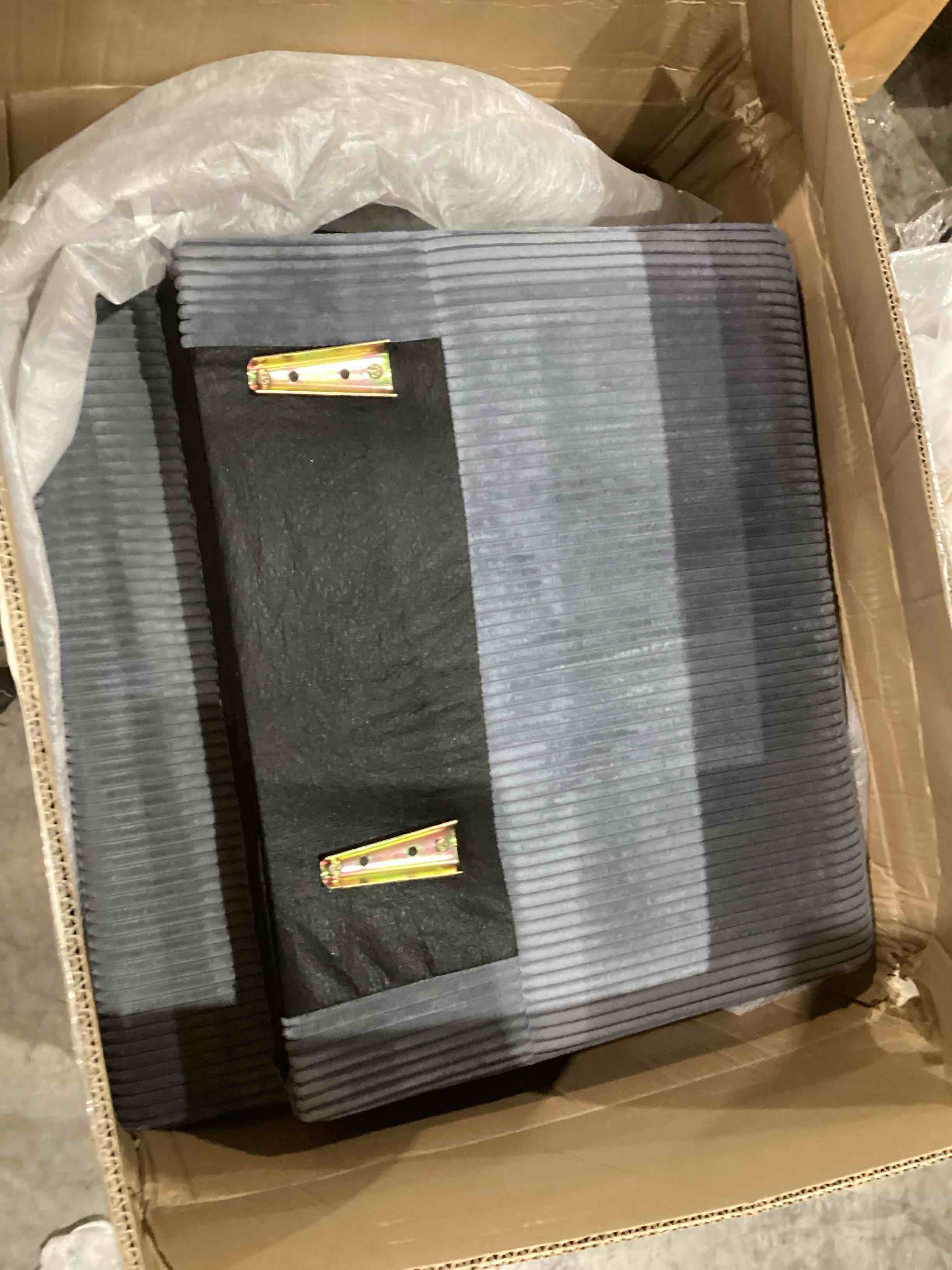 https://s3.amazonaws.com/lotting-images-prod/bidfta/PPE0597618_1732043835505.jpeg