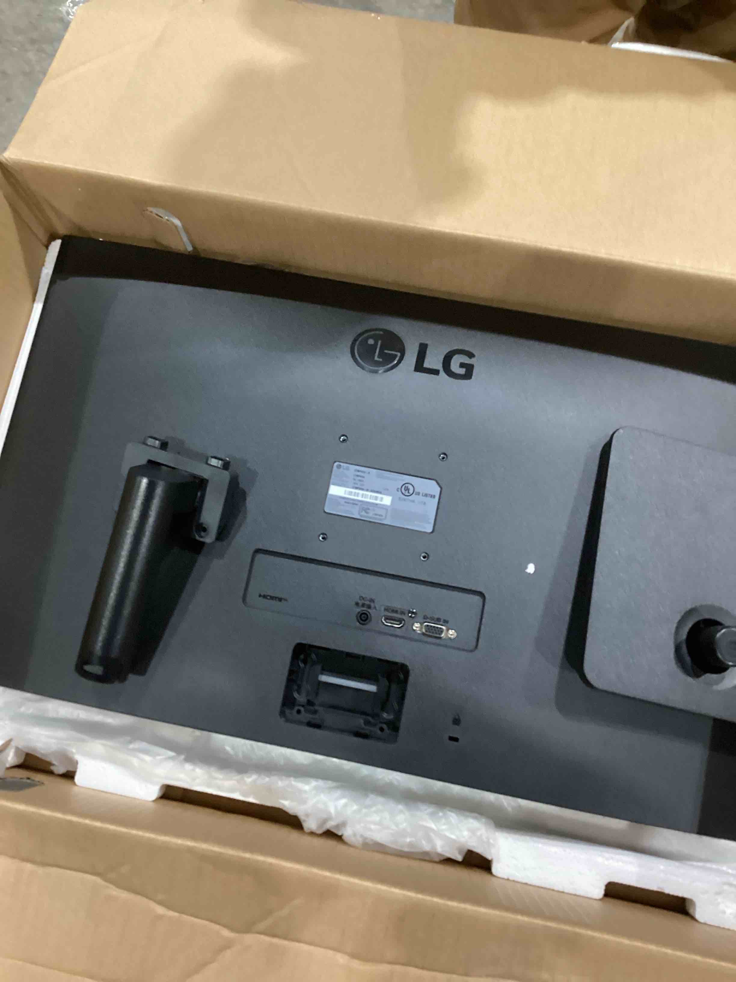 https://s3.amazonaws.com/lotting-images-prod/bidfta/PPE0601842_1736371193303.jpeg