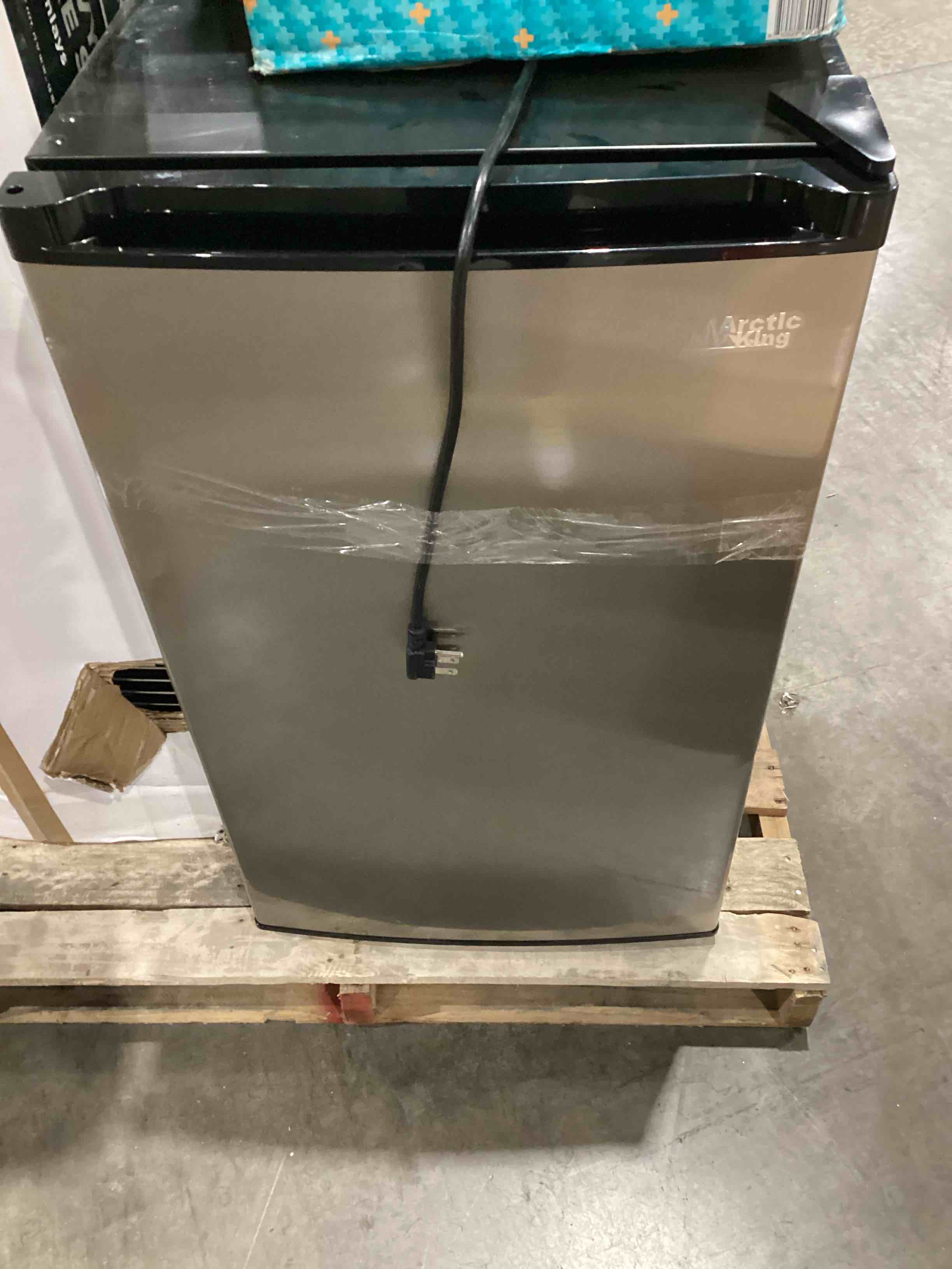 arctic king mini fridge 