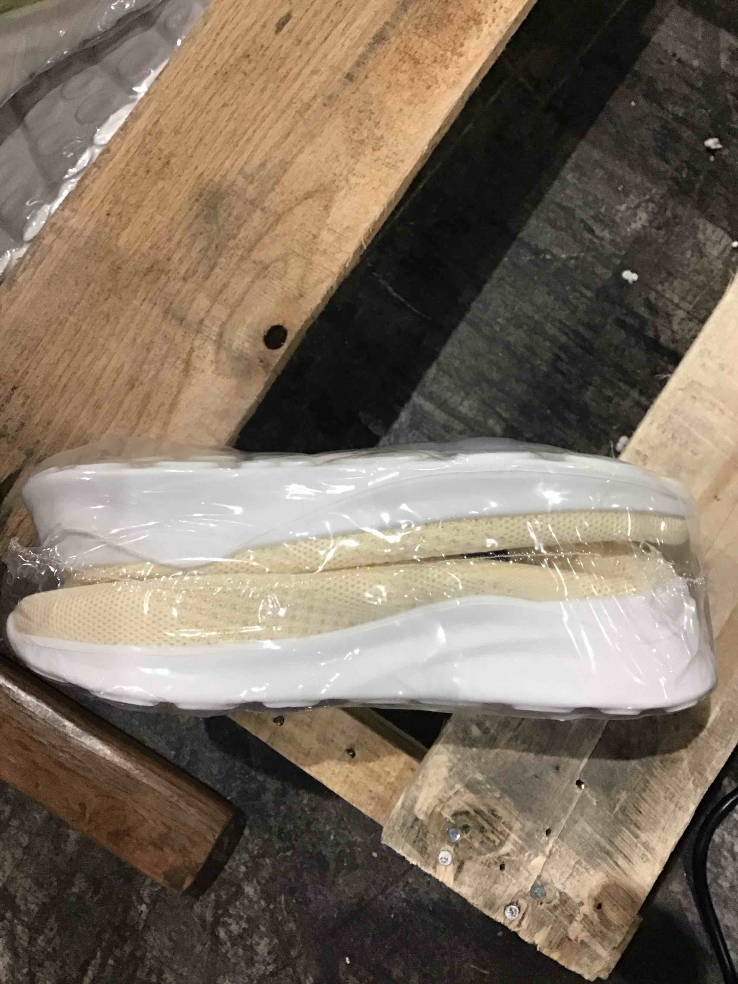 wohhhw women walki….beige us size 6.5