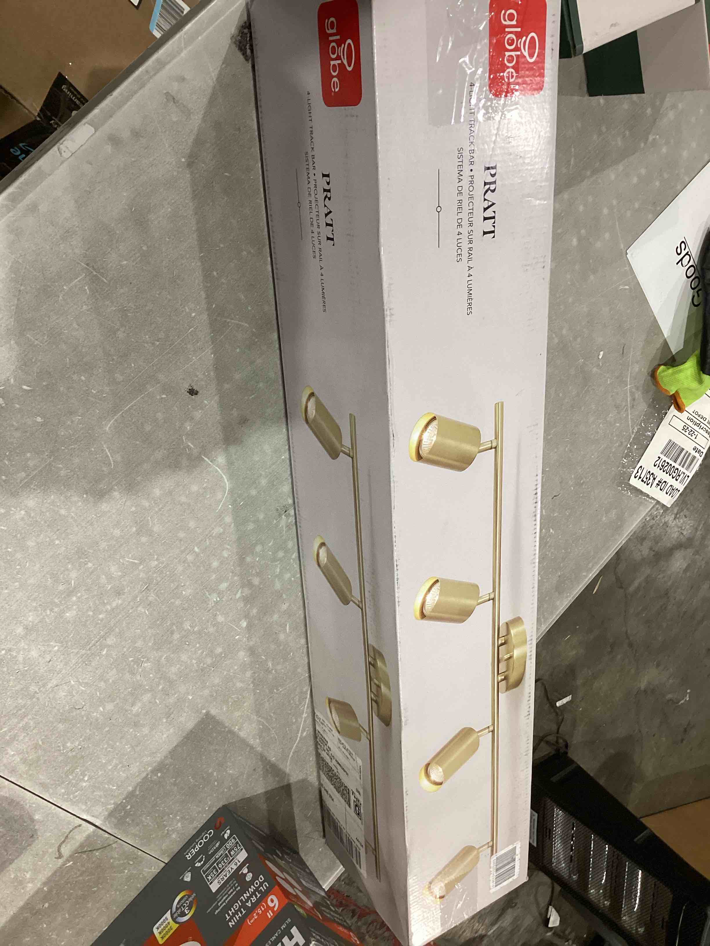 globe Pratt 4-light track bar