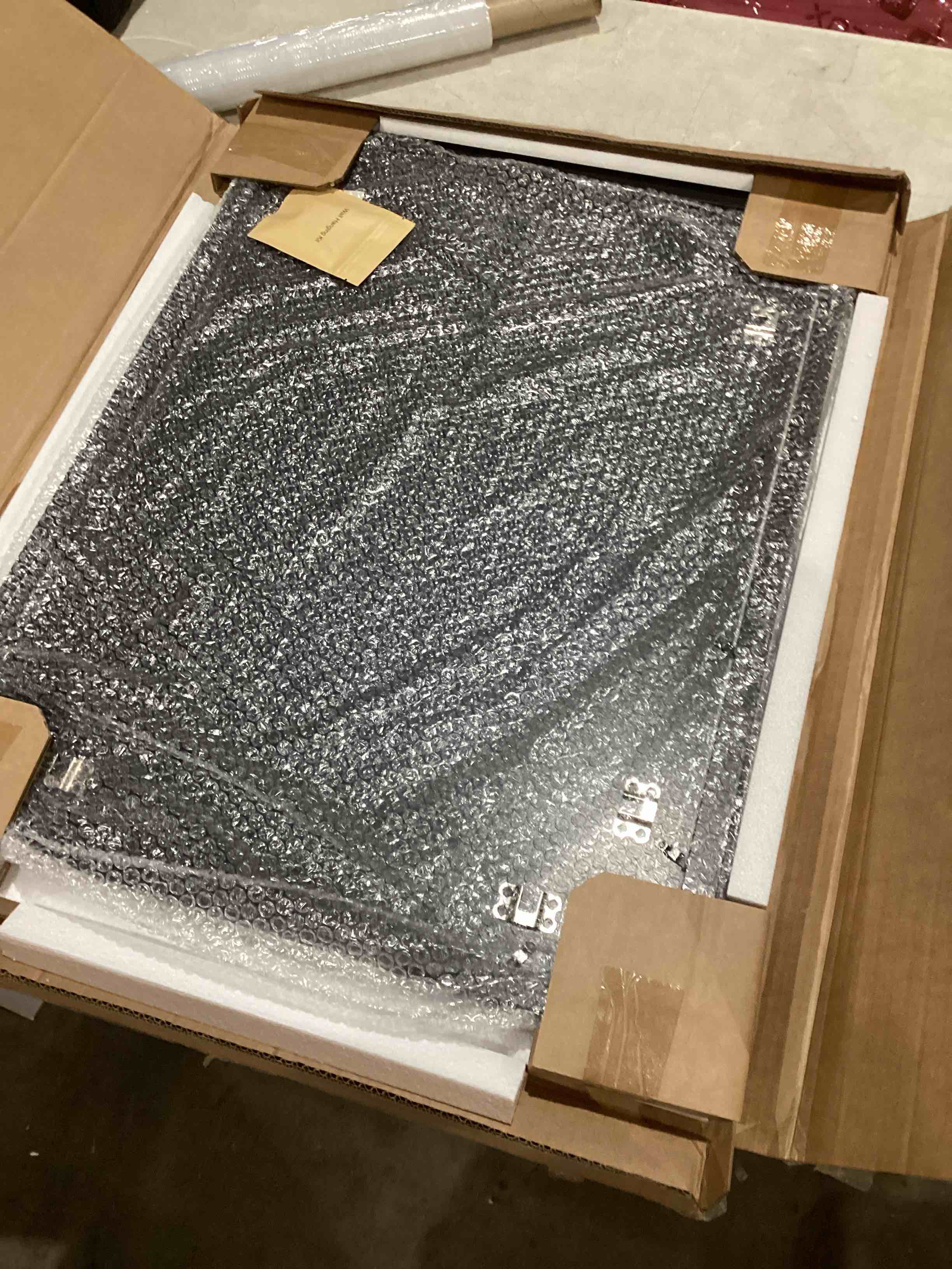 https://s3.amazonaws.com/lotting-images-prod/bidfta/PPE0612331_1749573345166.jpeg