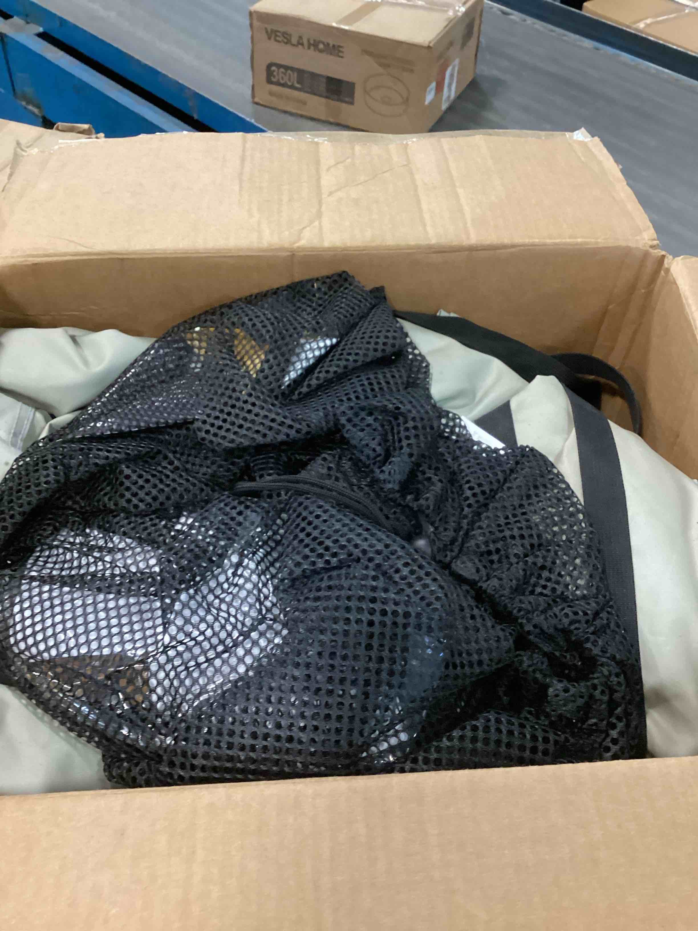 https://s3.amazonaws.com/lotting-images-prod/bidfta/PPE0618517_1730490882077.jpeg
