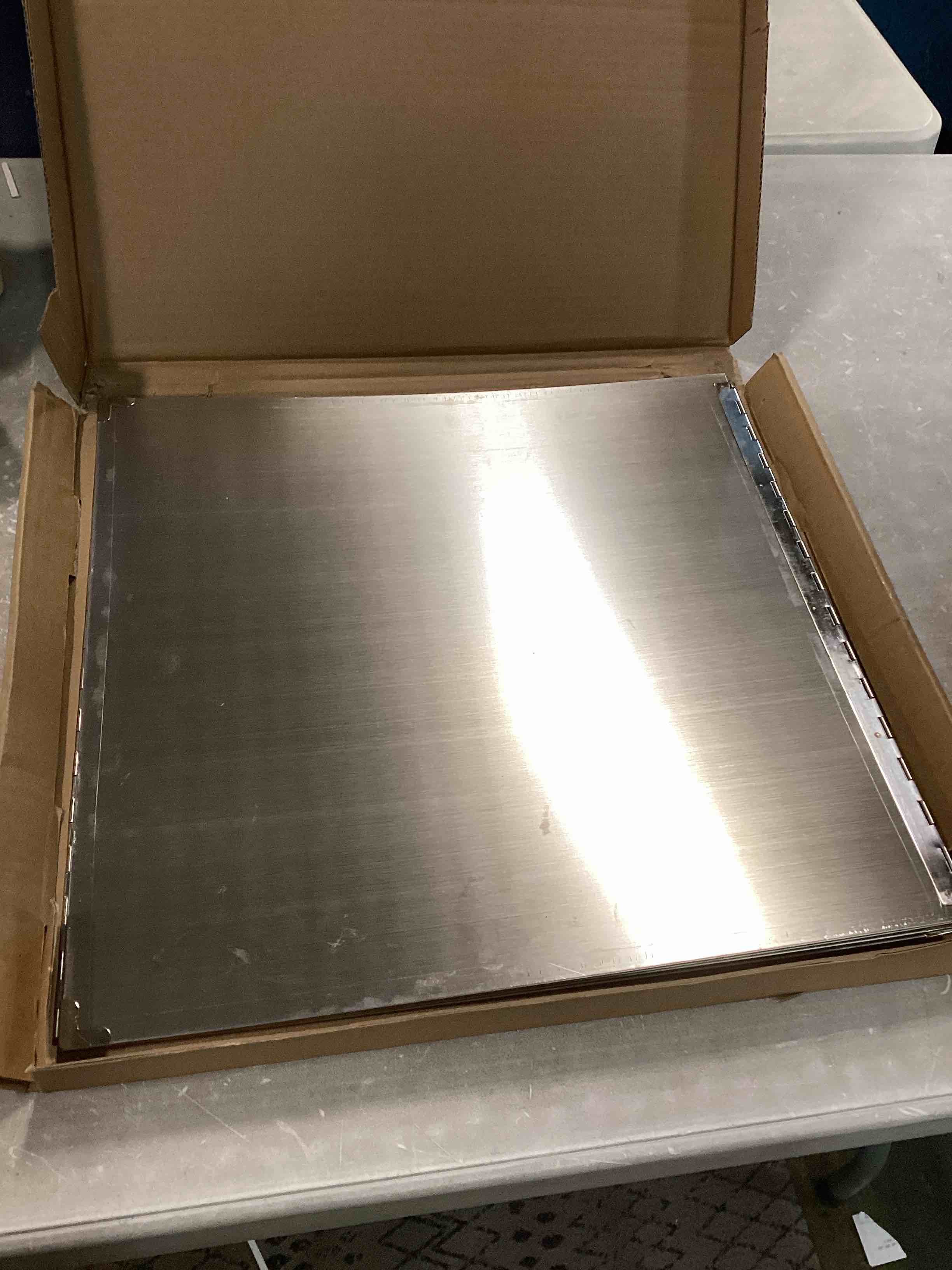 https://s3.amazonaws.com/lotting-images-prod/bidfta/PPE0618525_1730490214195.jpeg