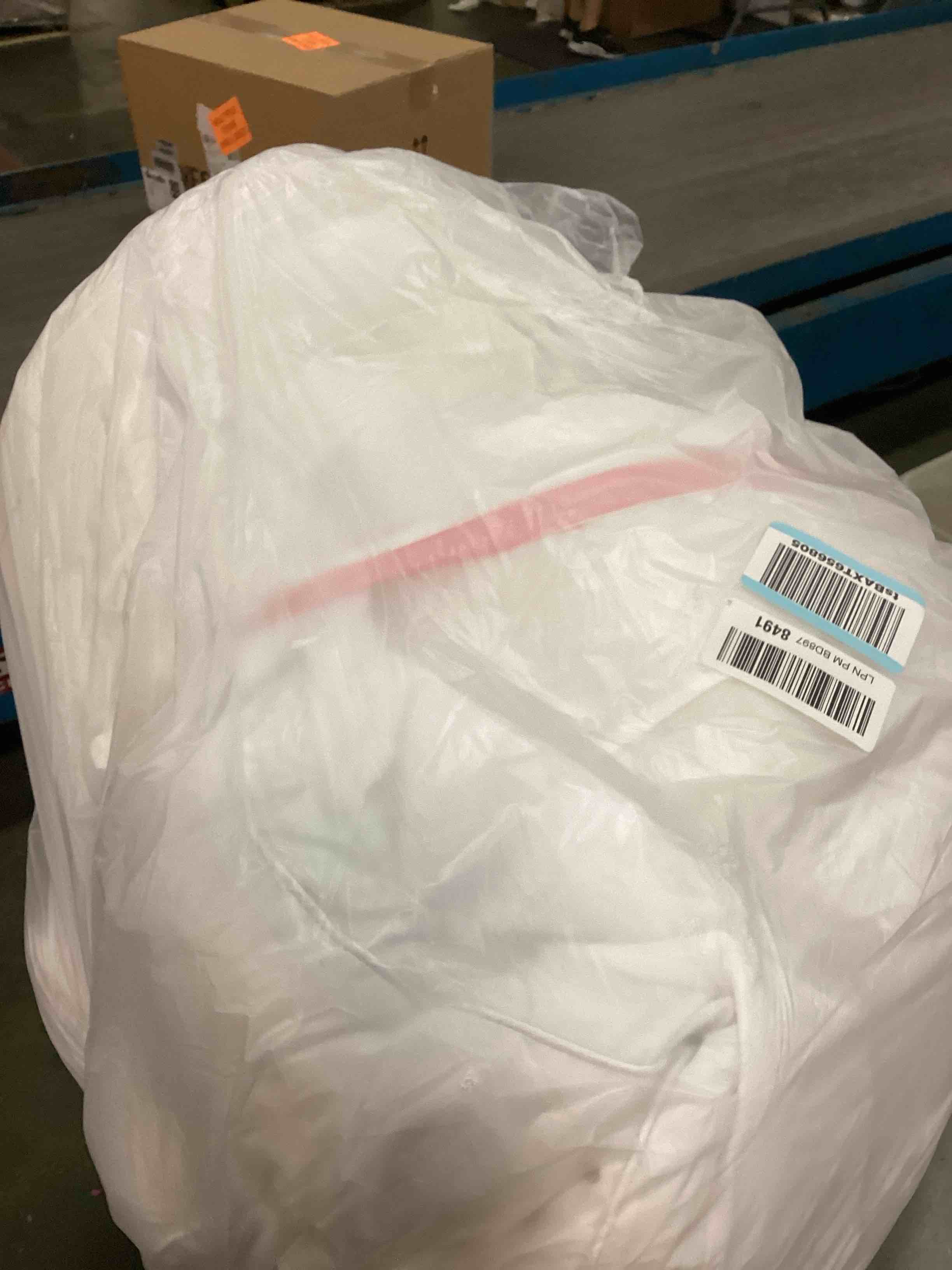 https://s3.amazonaws.com/lotting-images-prod/bidfta/PPE0618926_1730379348924.jpeg