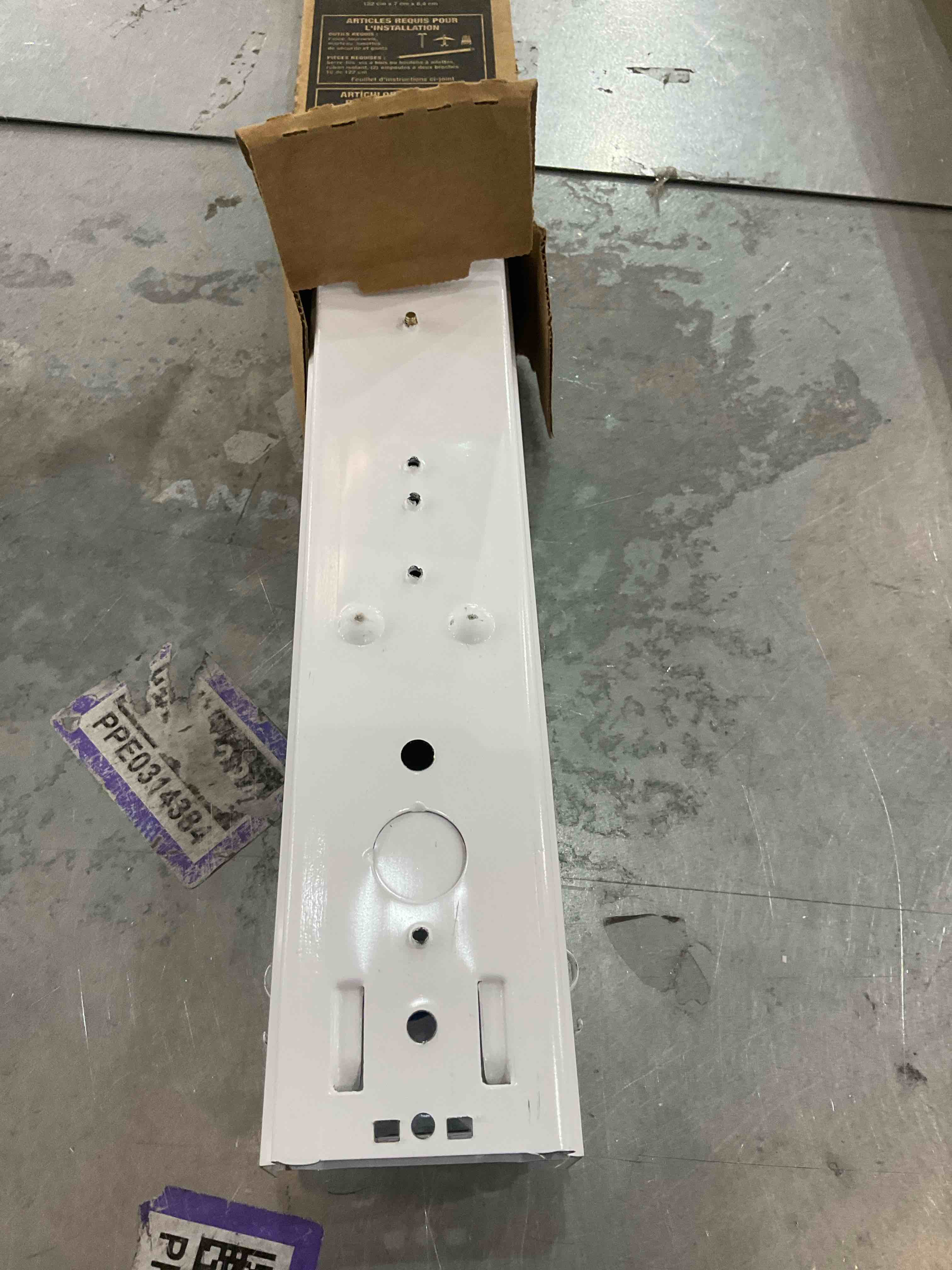 https://s3.amazonaws.com/lotting-images-prod/bidfta/PPE0621155_1732305540596.jpeg