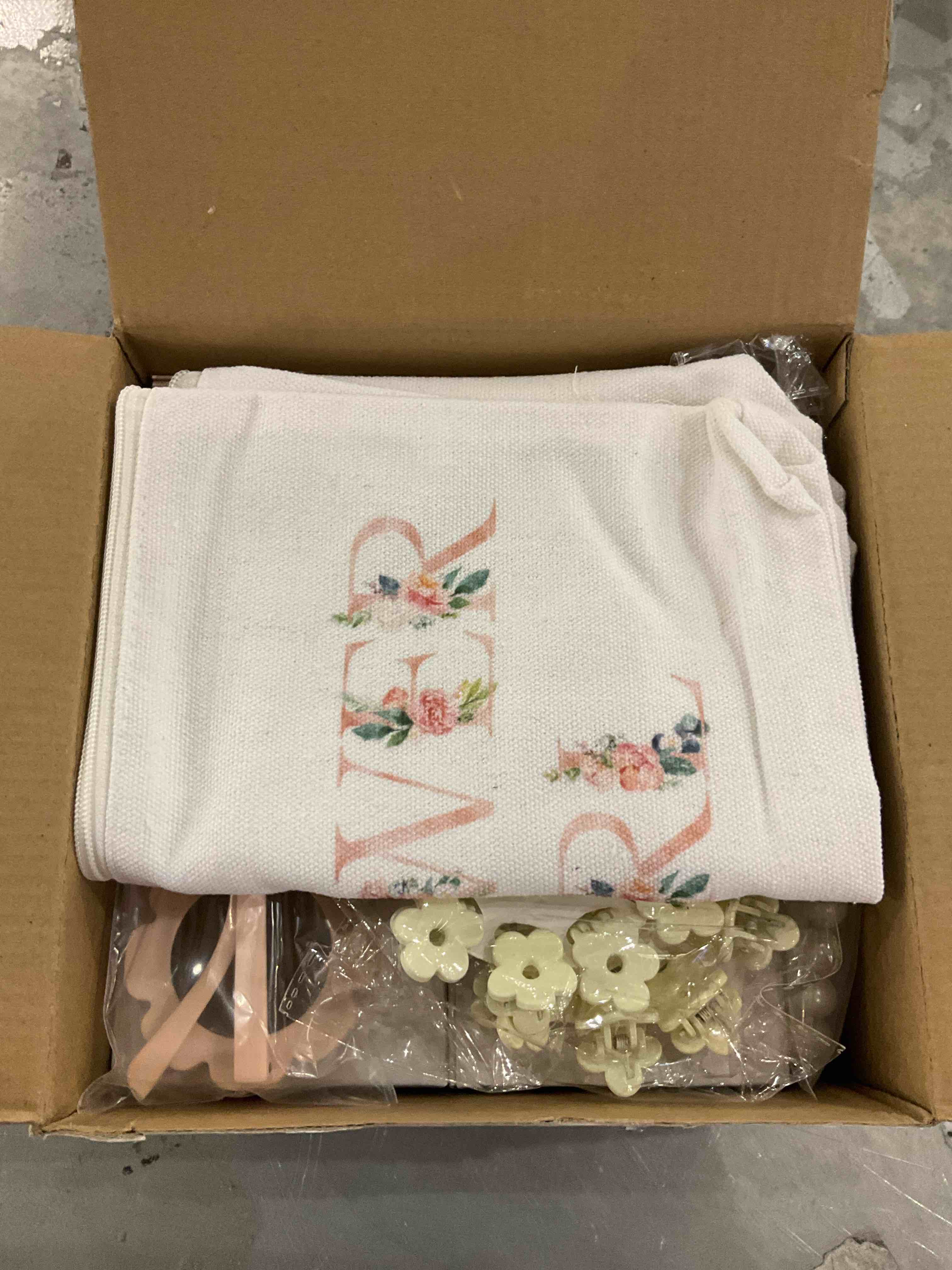 Inbagi 12 Pcs Flow .. Bridal Party ( White) 