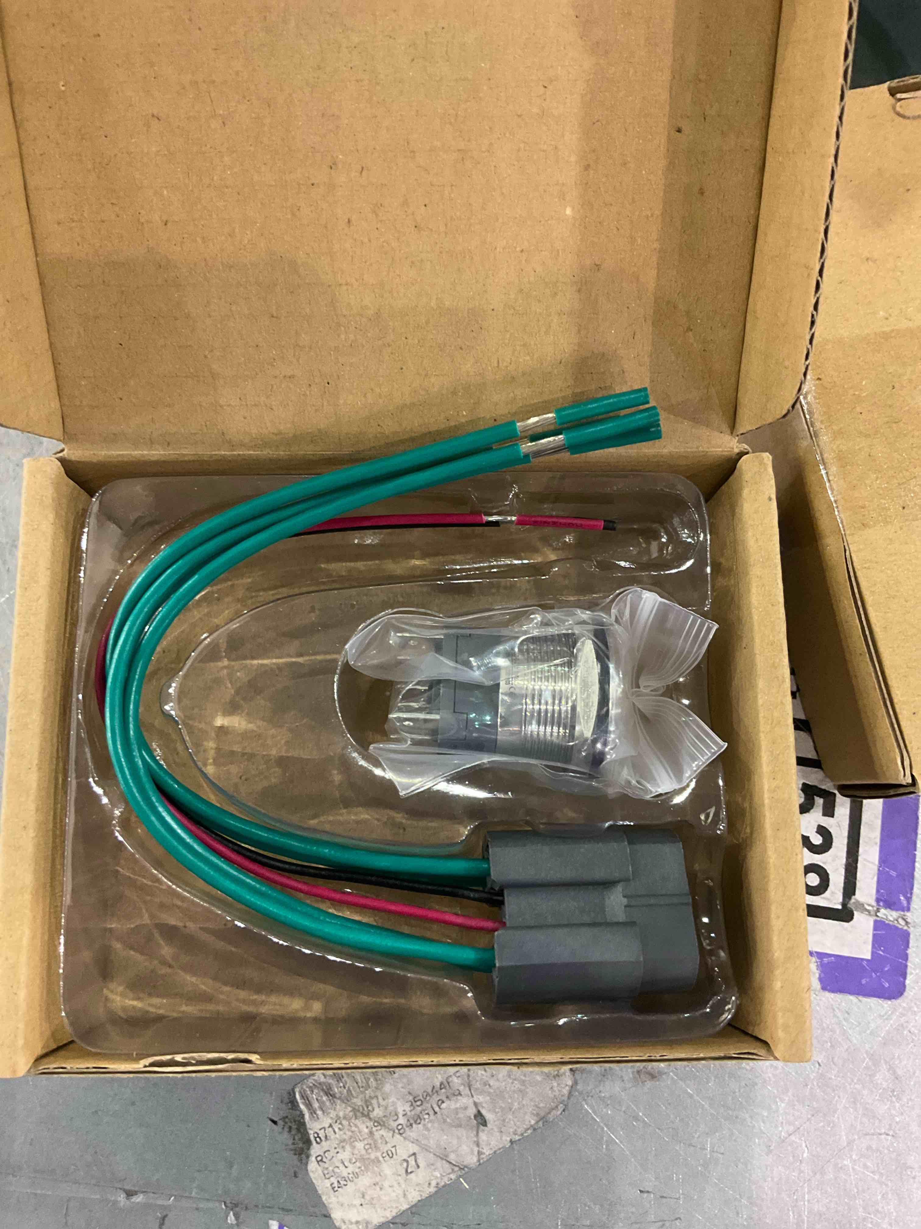 https://s3.amazonaws.com/lotting-images-prod/bidfta/PPE0621294_1732281572572.jpeg