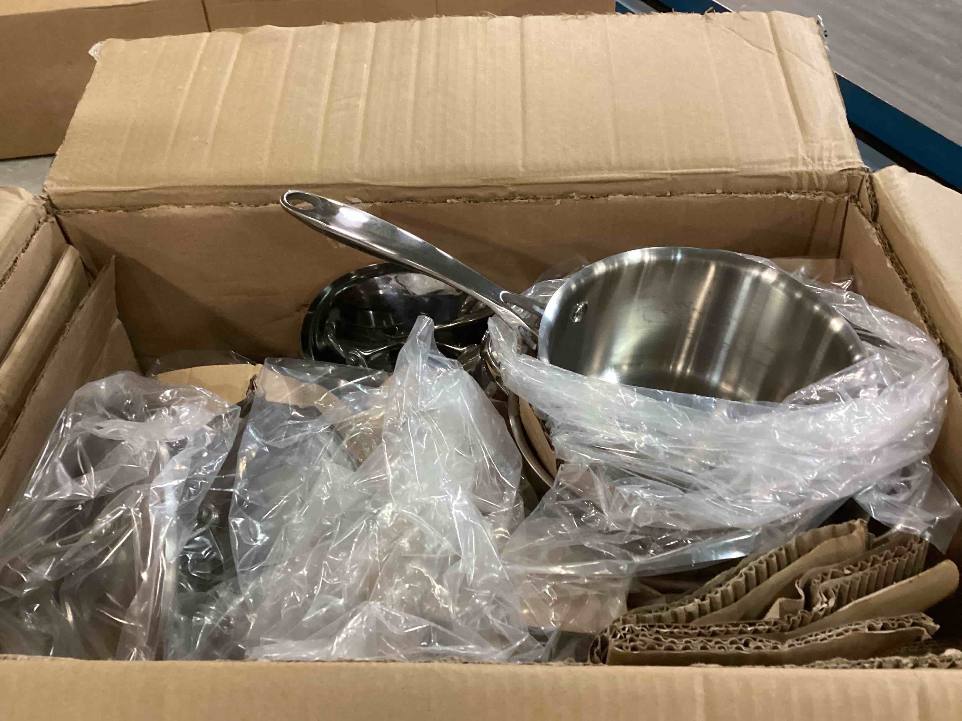 https://s3.amazonaws.com/lotting-images-prod/bidfta/PPE0636879_1731460799636.jpeg