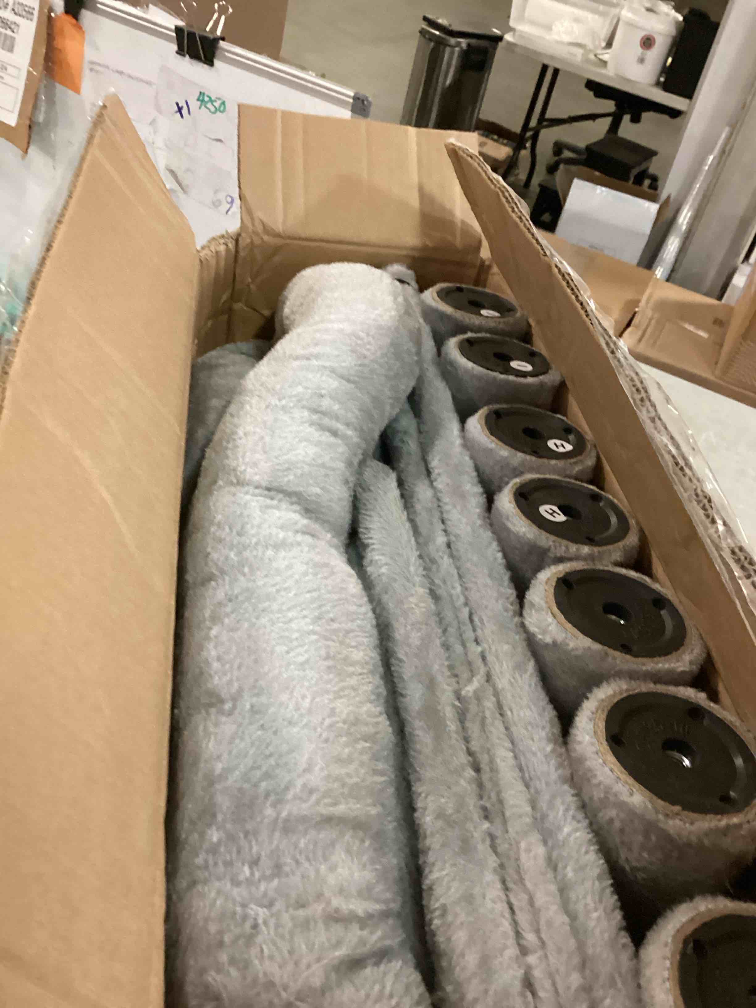 https://s3.amazonaws.com/lotting-images-prod/bidfta/PPE0637025_1731386628271.jpeg