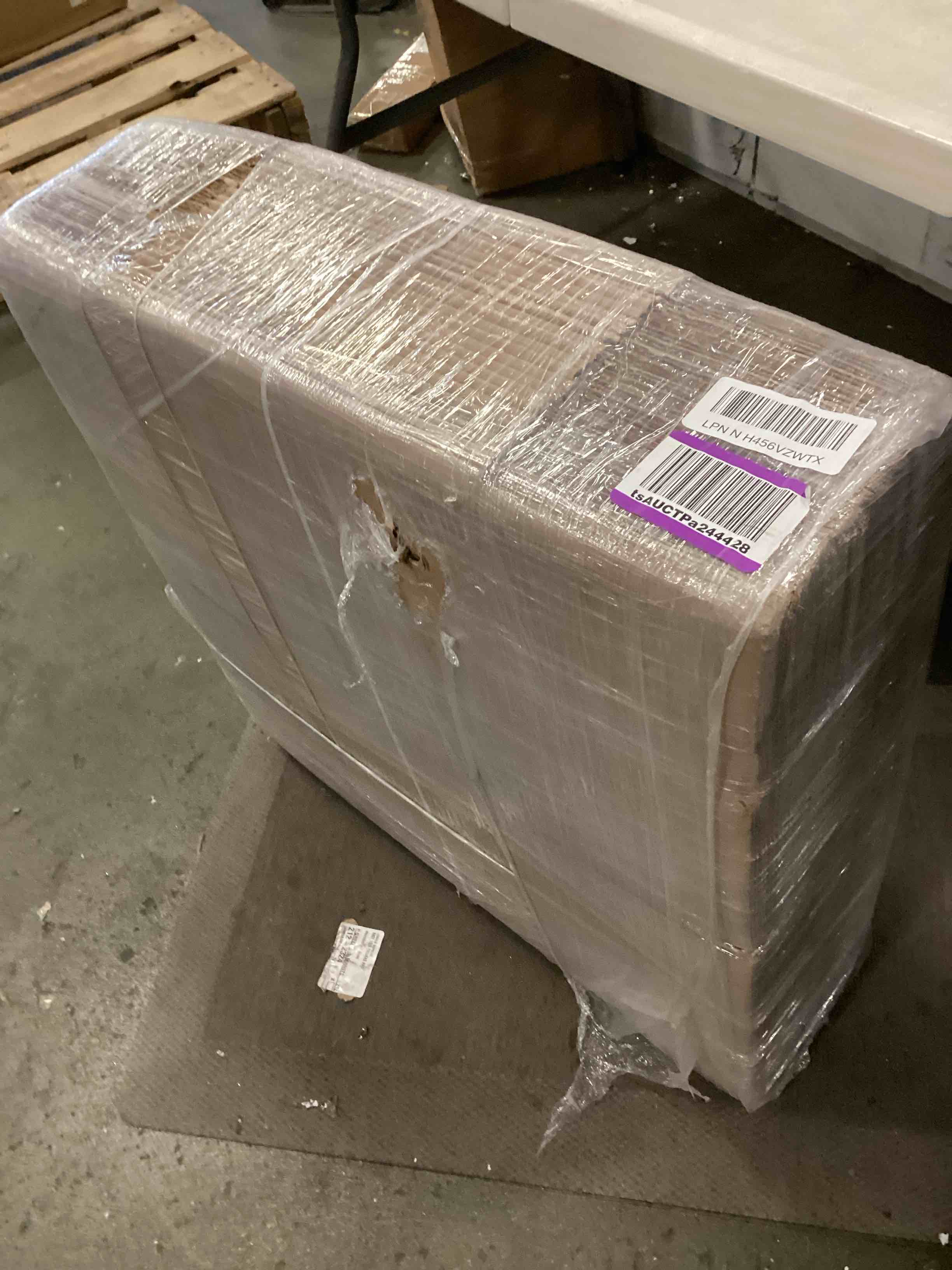 https://s3.amazonaws.com/lotting-images-prod/bidfta/PPE0638375_1730903257941.jpeg