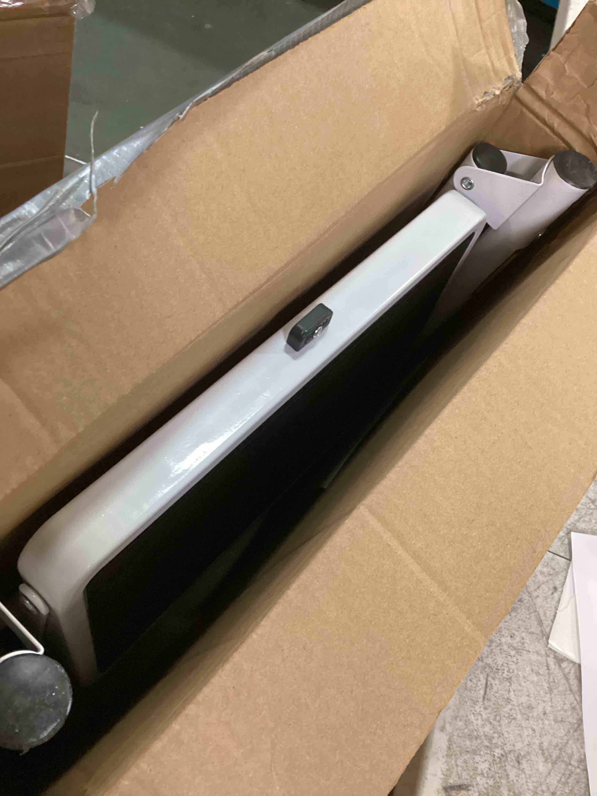 https://s3.amazonaws.com/lotting-images-prod/bidfta/PPE0653602_1731506437927.jpeg