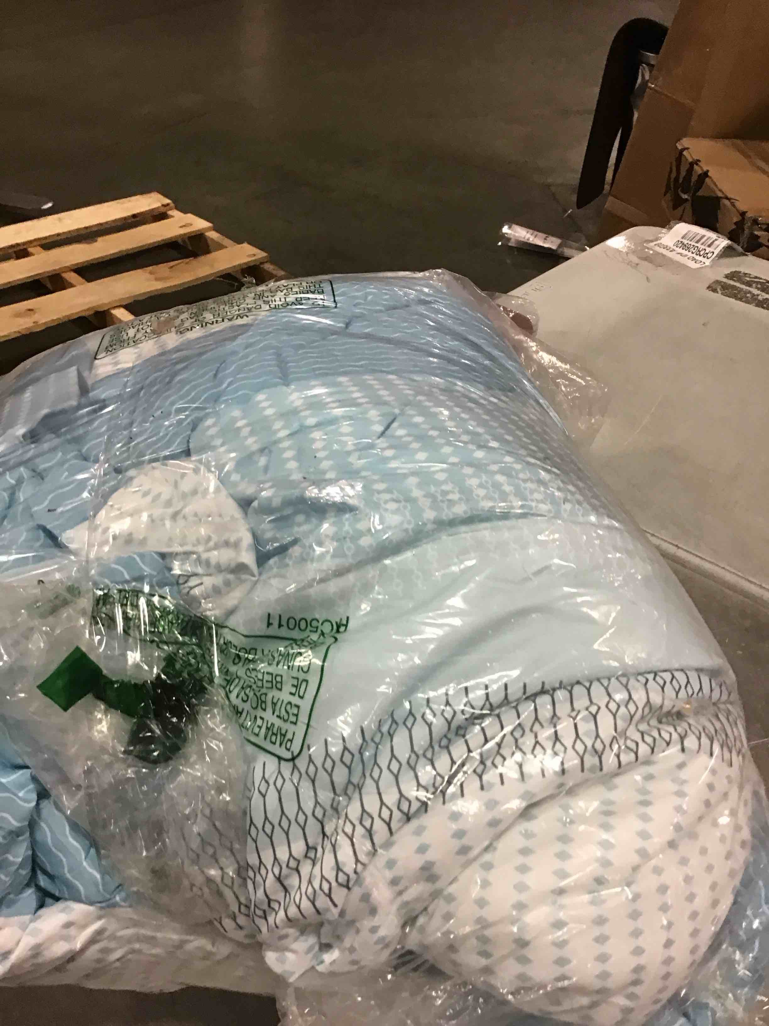 https://s3.amazonaws.com/lotting-images-prod/bidfta/PPE0656459_1732286713784.jpeg