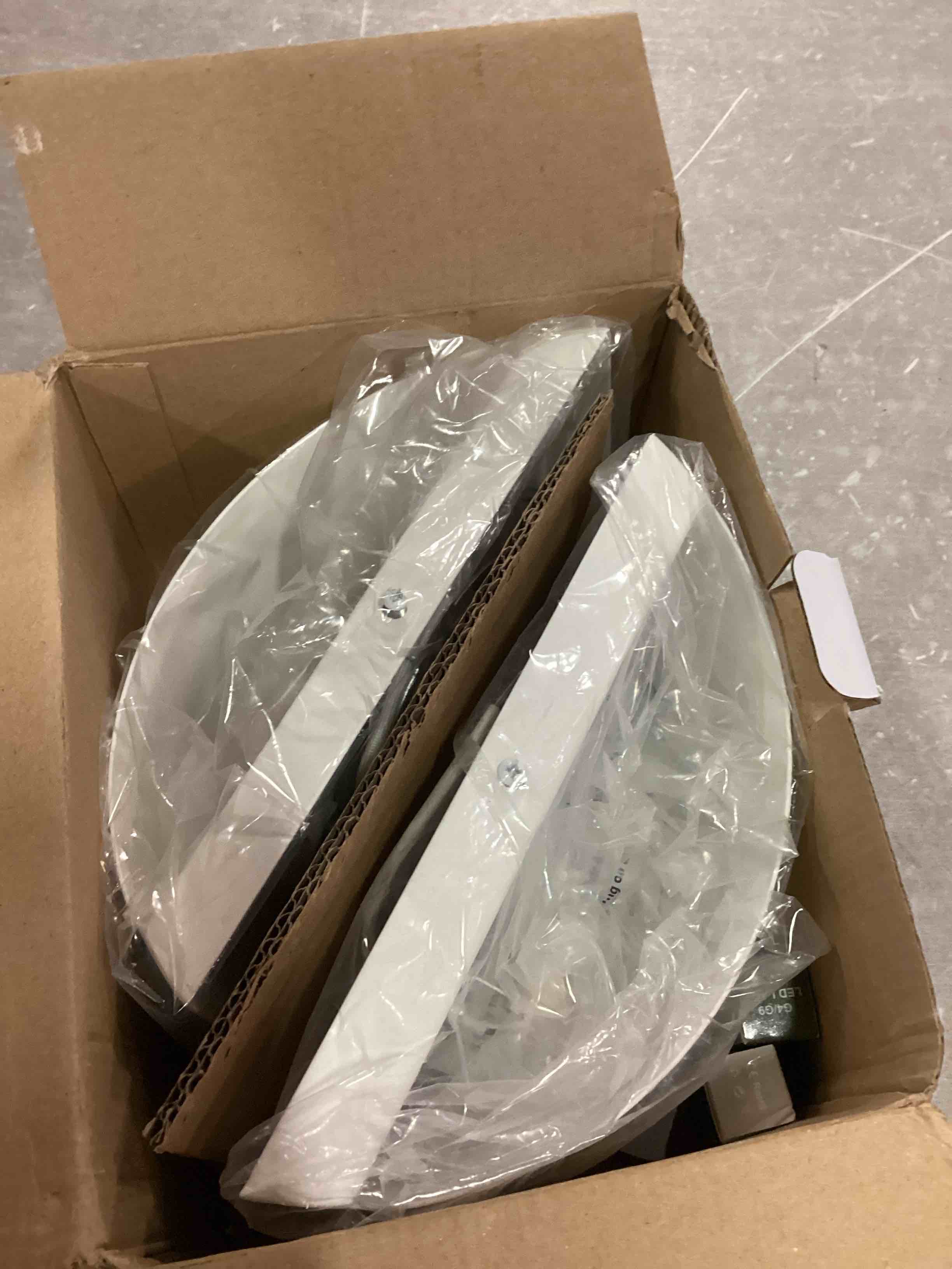 https://s3.amazonaws.com/lotting-images-prod/bidfta/PPE0656705_1732109177908.jpeg