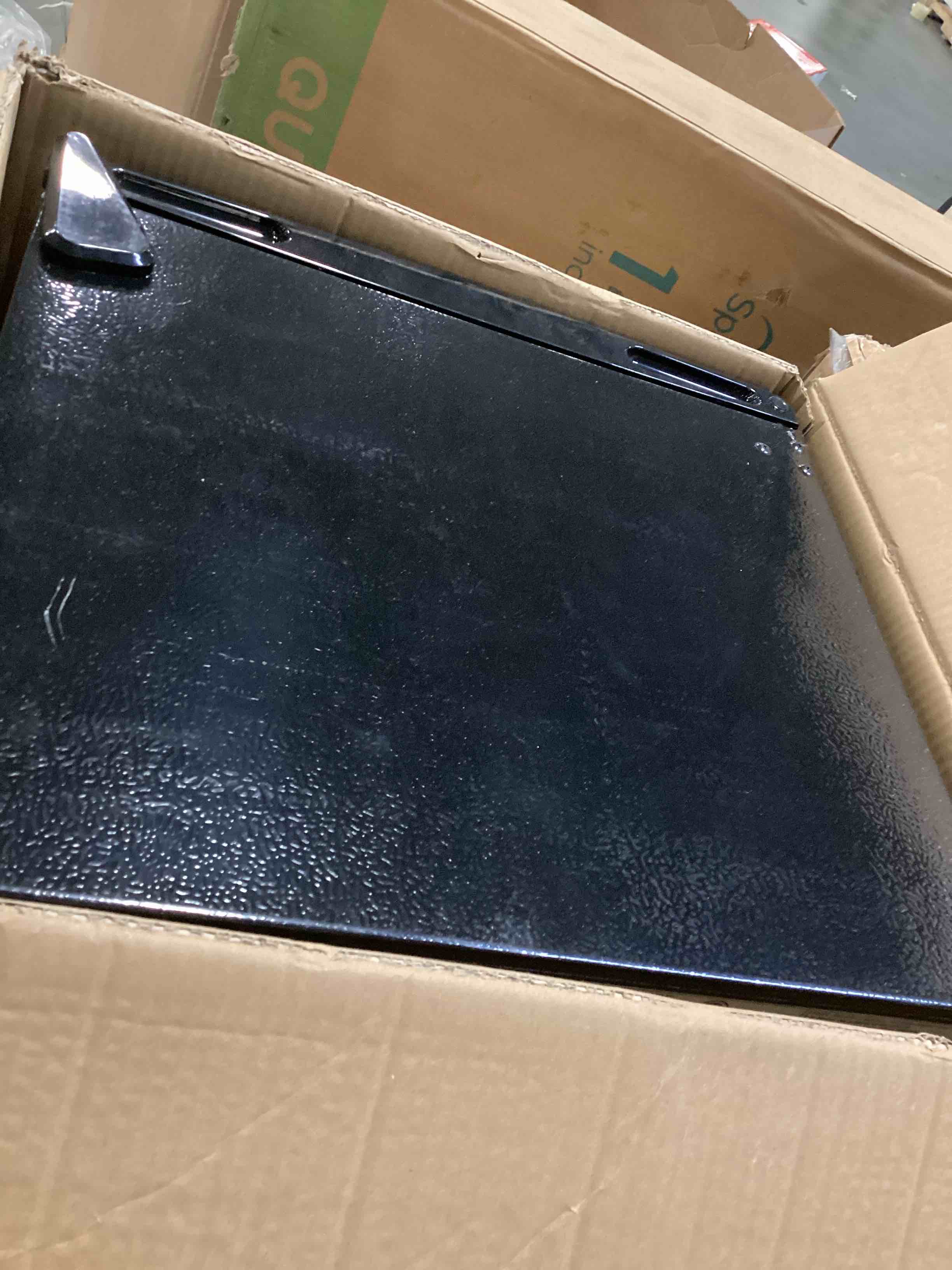 https://s3.amazonaws.com/lotting-images-prod/bidfta/PPE0658471_1734976878330.jpeg