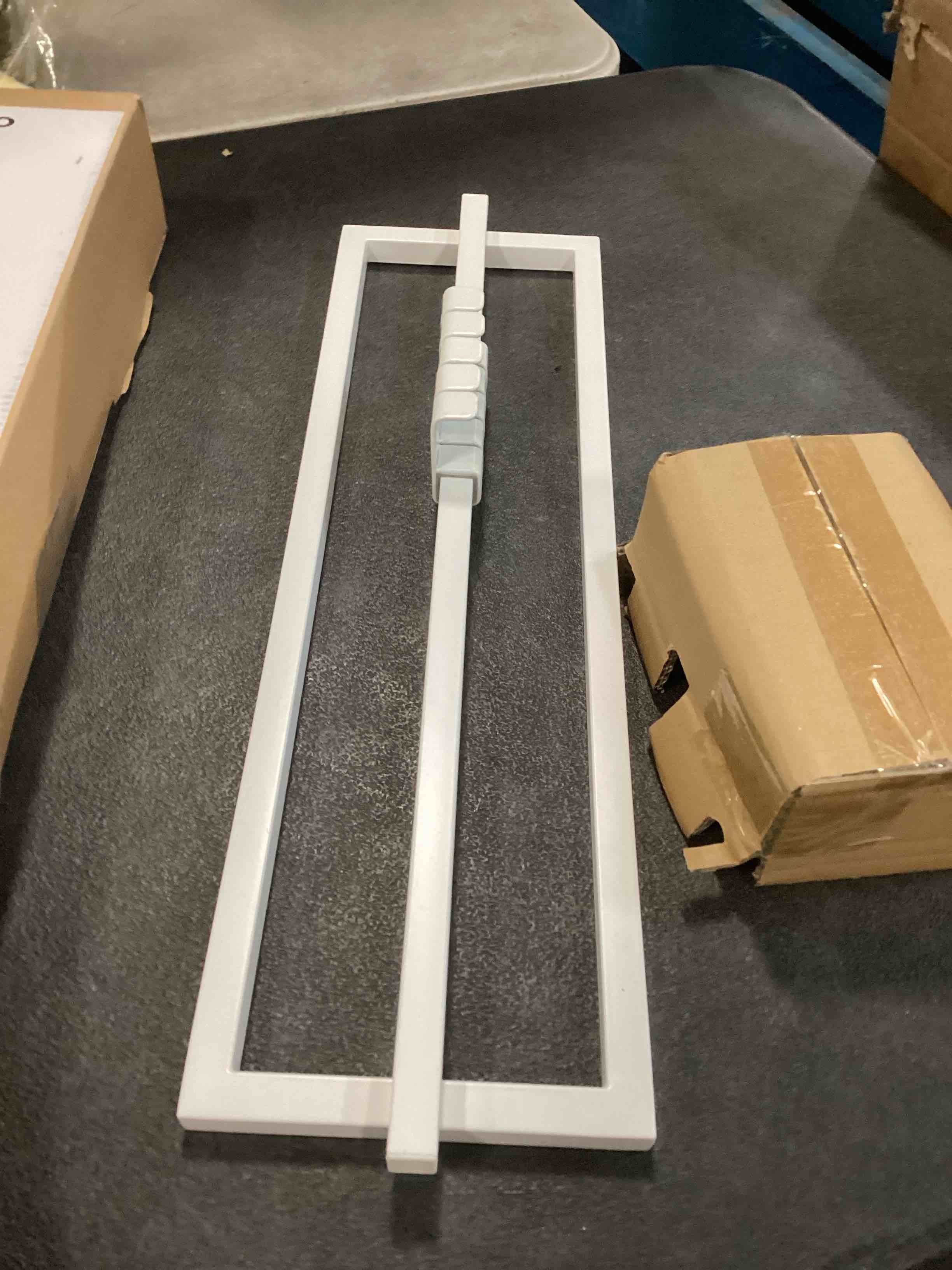https://s3.amazonaws.com/lotting-images-prod/bidfta/PPE0660228_1732653909986.jpeg