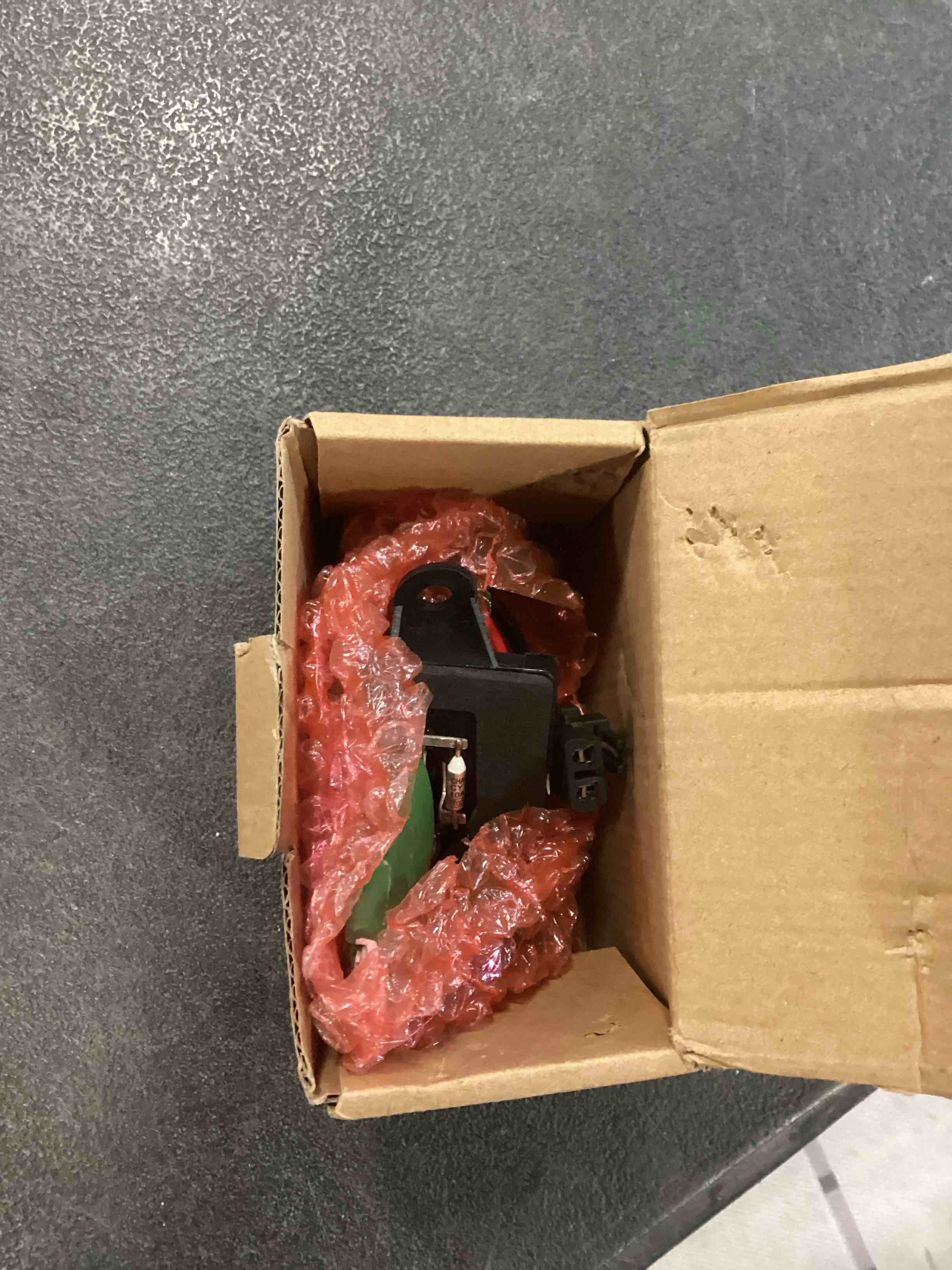 https://s3.amazonaws.com/lotting-images-prod/bidfta/PPE0660413_1732250721529.jpeg