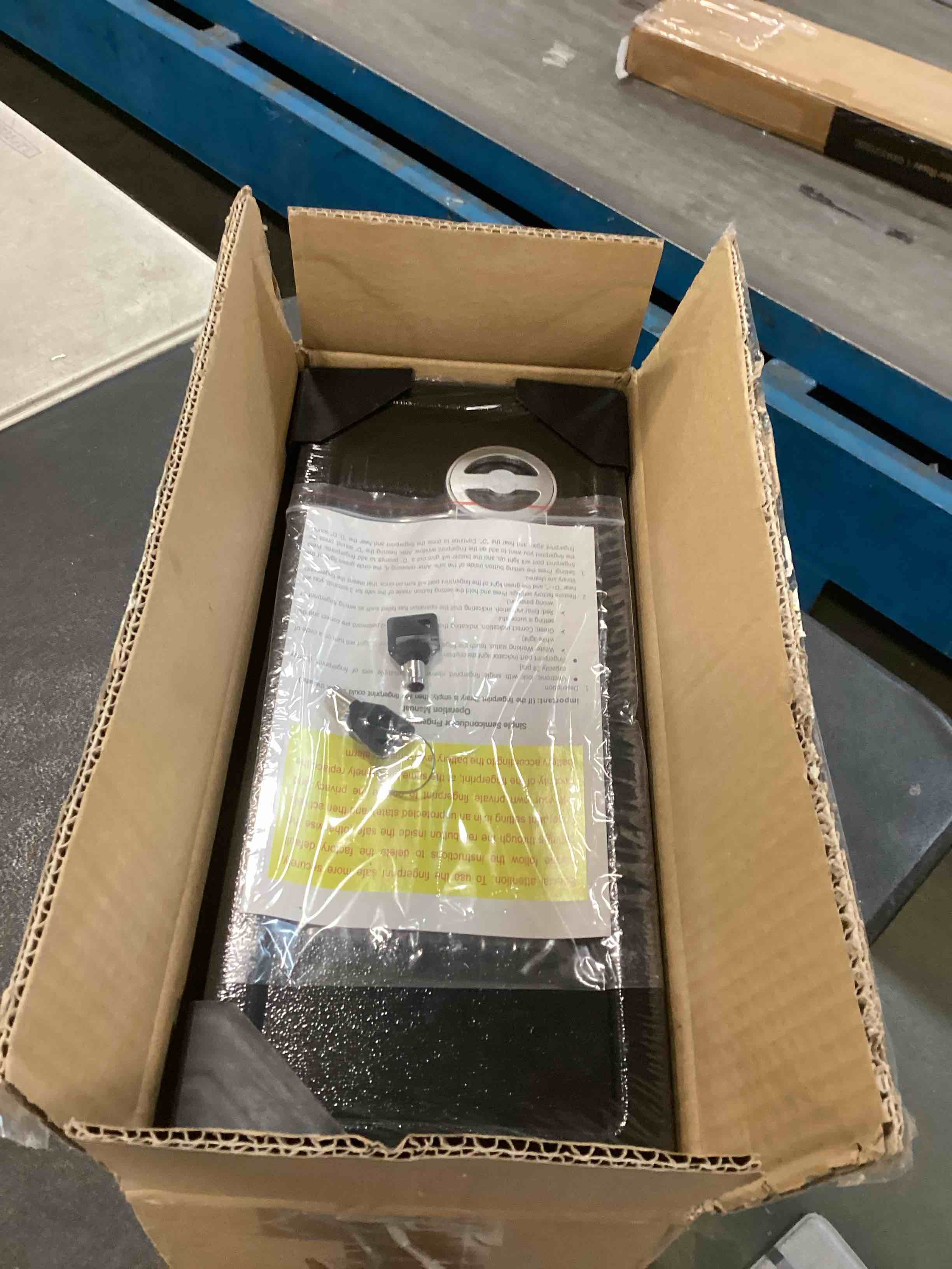 https://s3.amazonaws.com/lotting-images-prod/bidfta/PPE0660449_1732247160277.jpeg