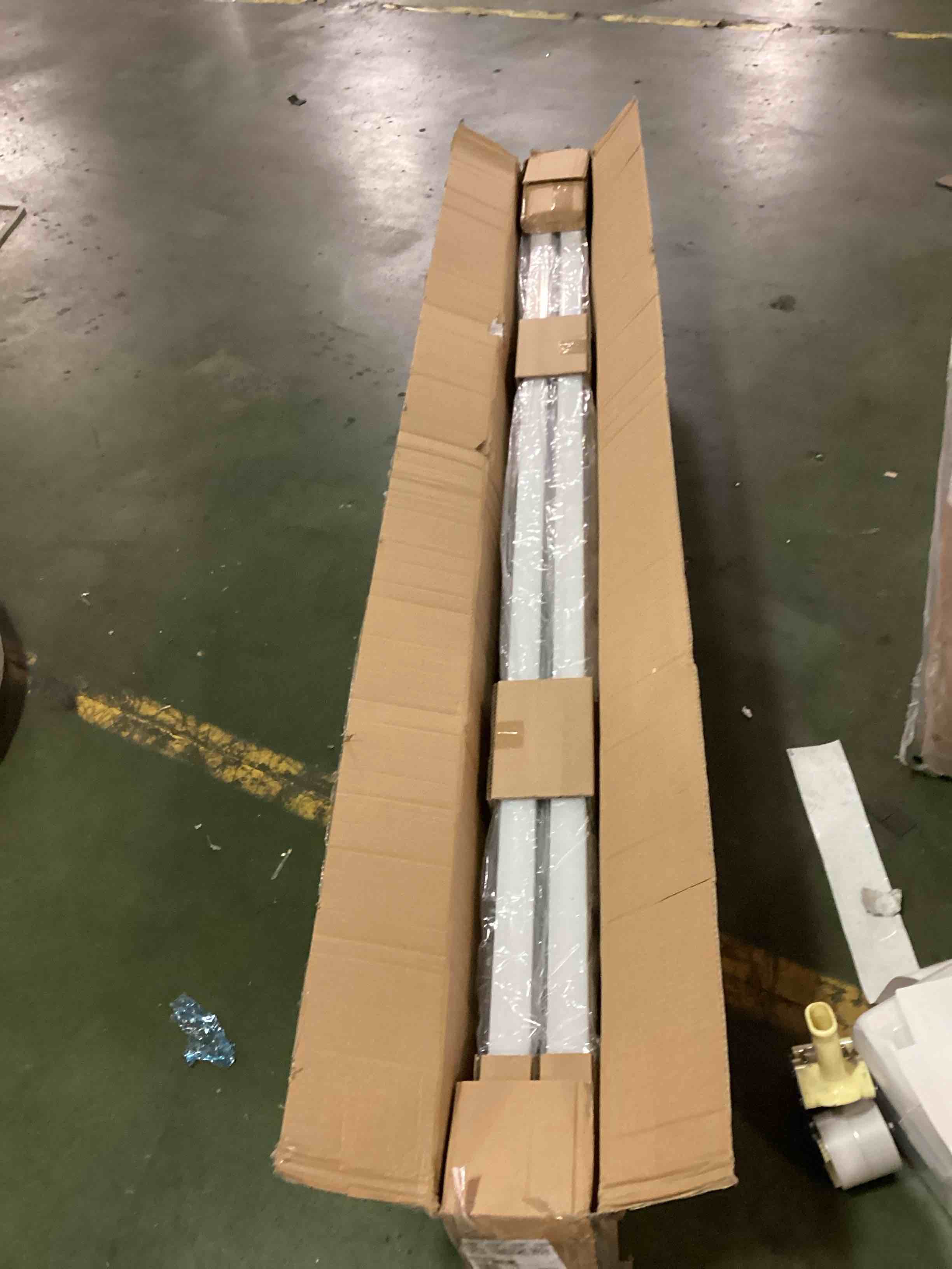 https://s3.amazonaws.com/lotting-images-prod/bidfta/PPE0661002_1732059358642.jpeg