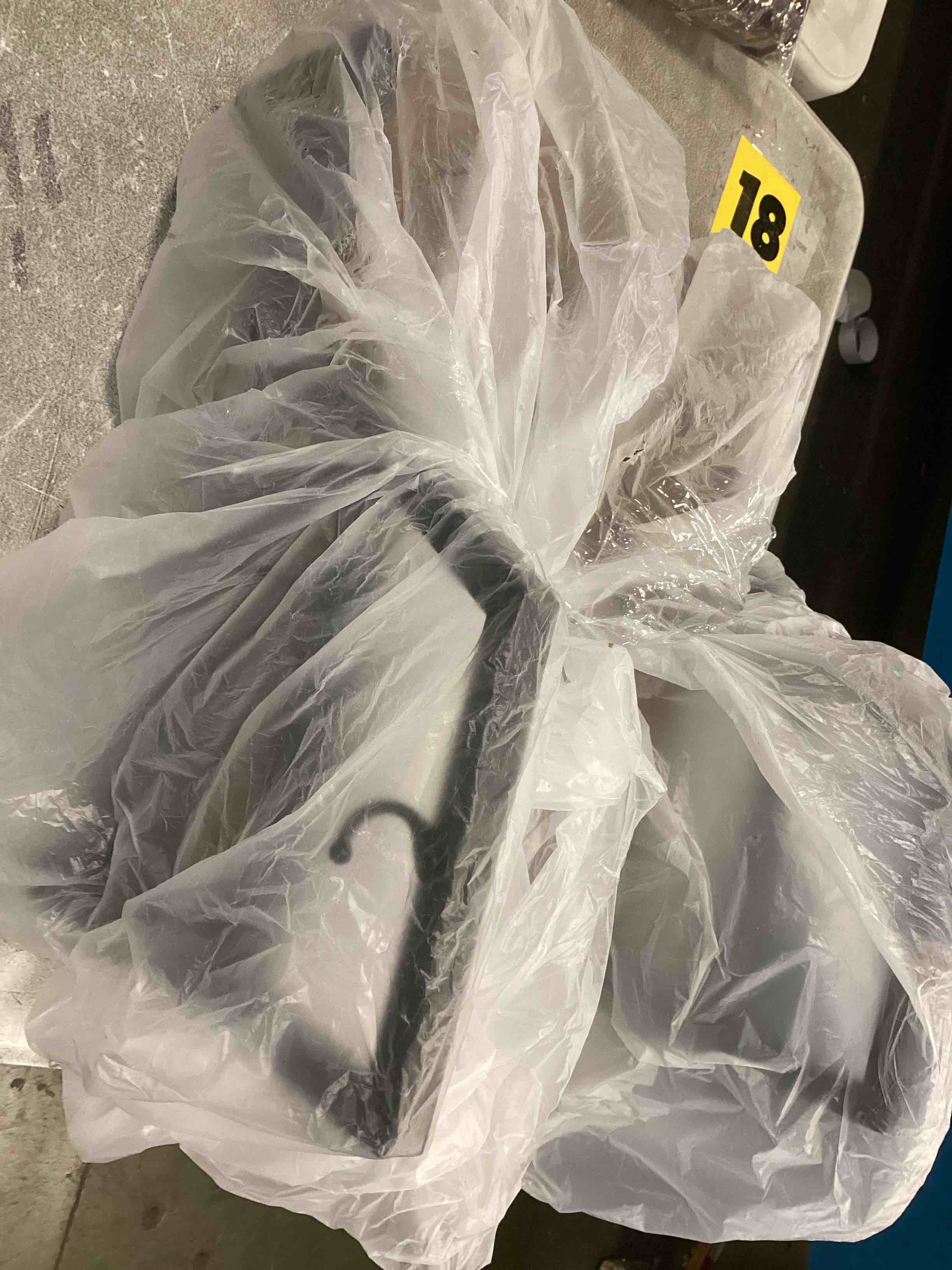 https://s3.amazonaws.com/lotting-images-prod/bidfta/PPE0663359_1731524735087.jpeg