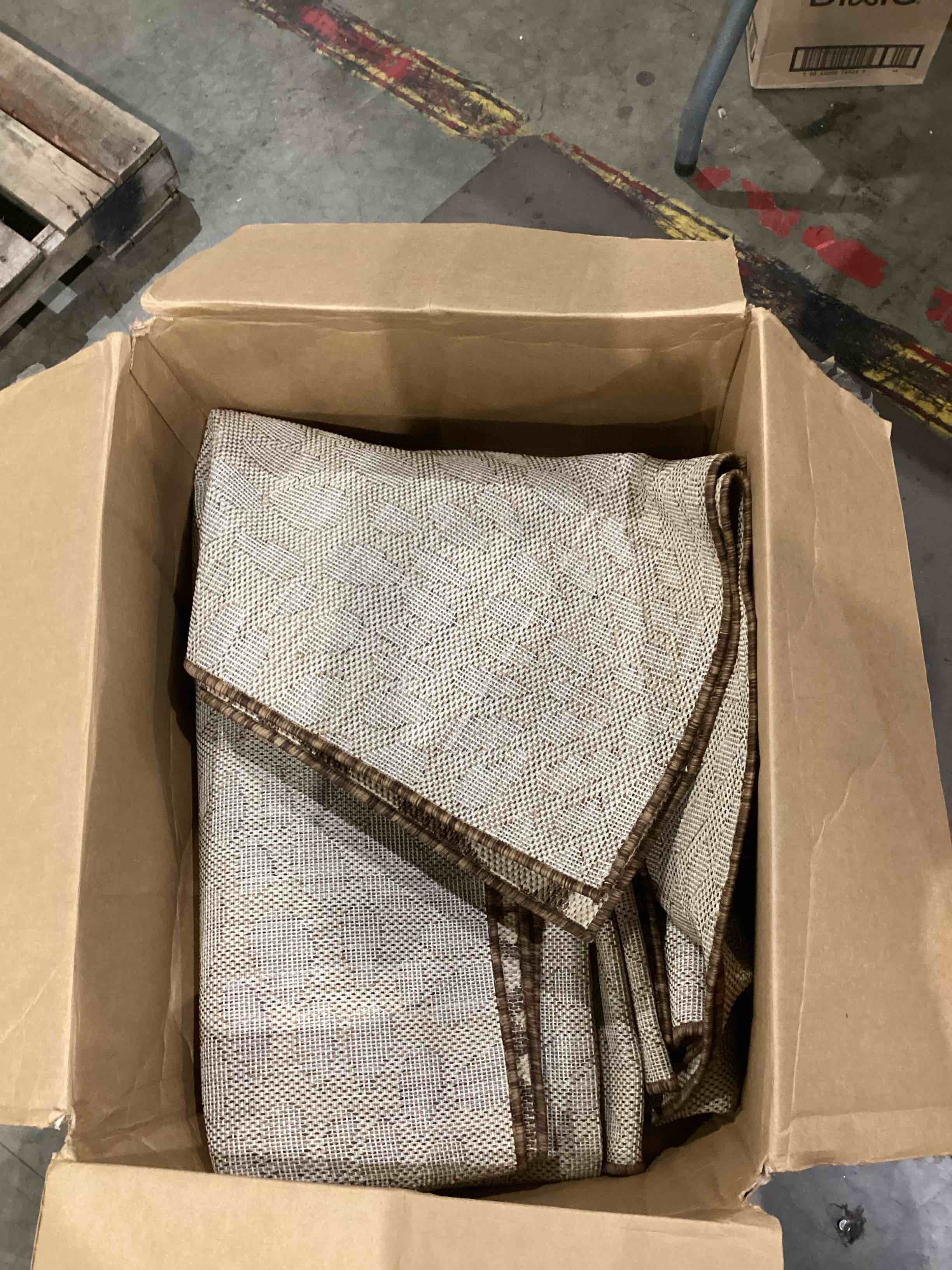 https://s3.amazonaws.com/lotting-images-prod/bidfta/PPE1200413_1756993761710.jpeg