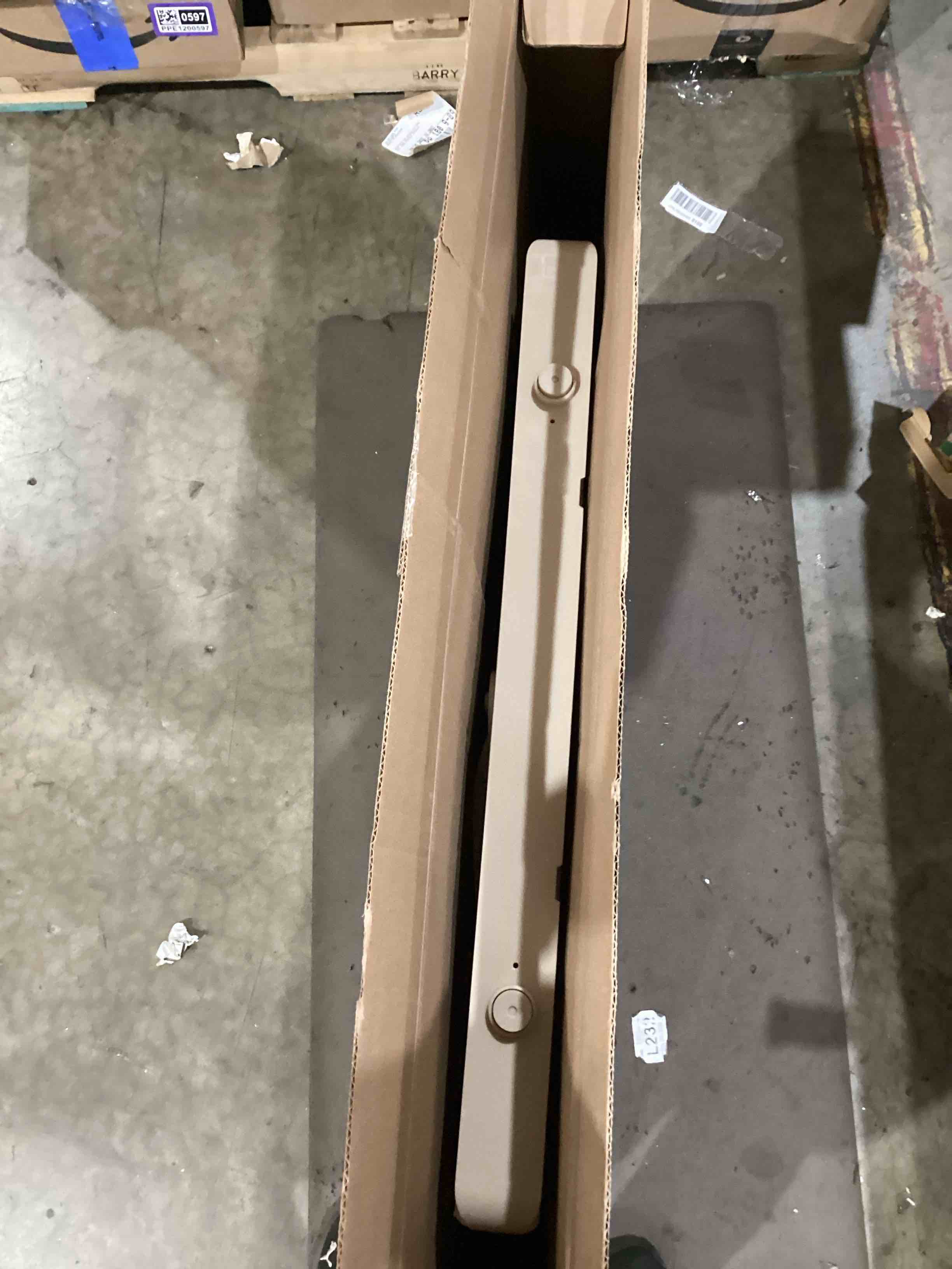 https://s3.amazonaws.com/lotting-images-prod/bidfta/PPE1200628_1757428718992.jpeg