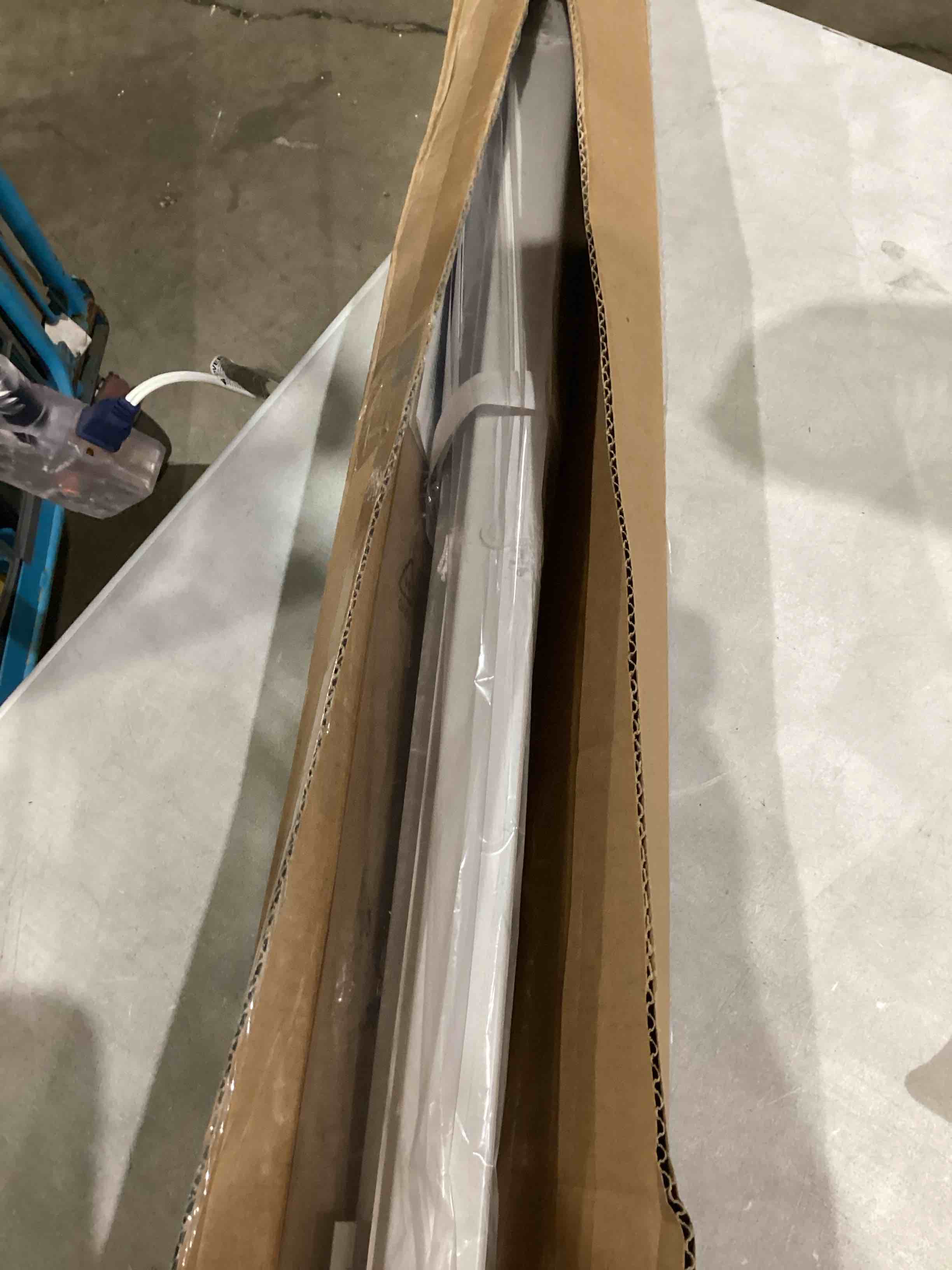 https://s3.amazonaws.com/lotting-images-prod/bidfta/PPE1200952_1758027357469.jpeg
