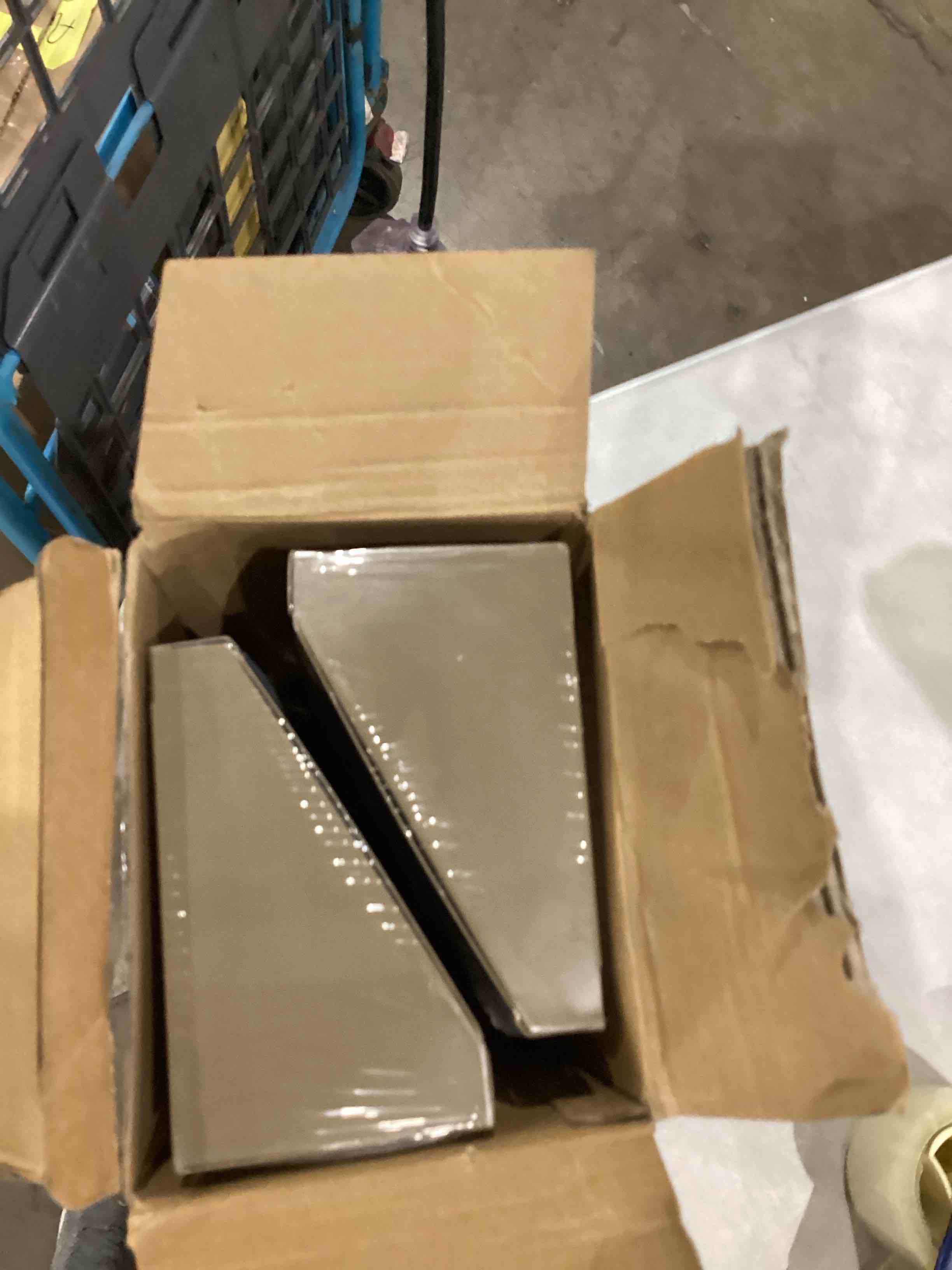 https://s3.amazonaws.com/lotting-images-prod/bidfta/PPE1200958_1758029790202.jpeg