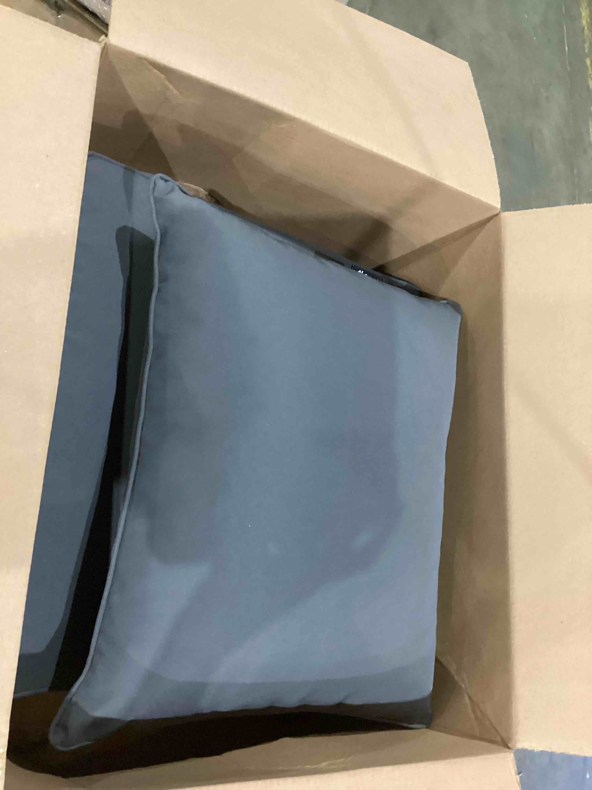 https://s3.amazonaws.com/lotting-images-prod/bidfta/PPE1202360_1751031441029.jpeg