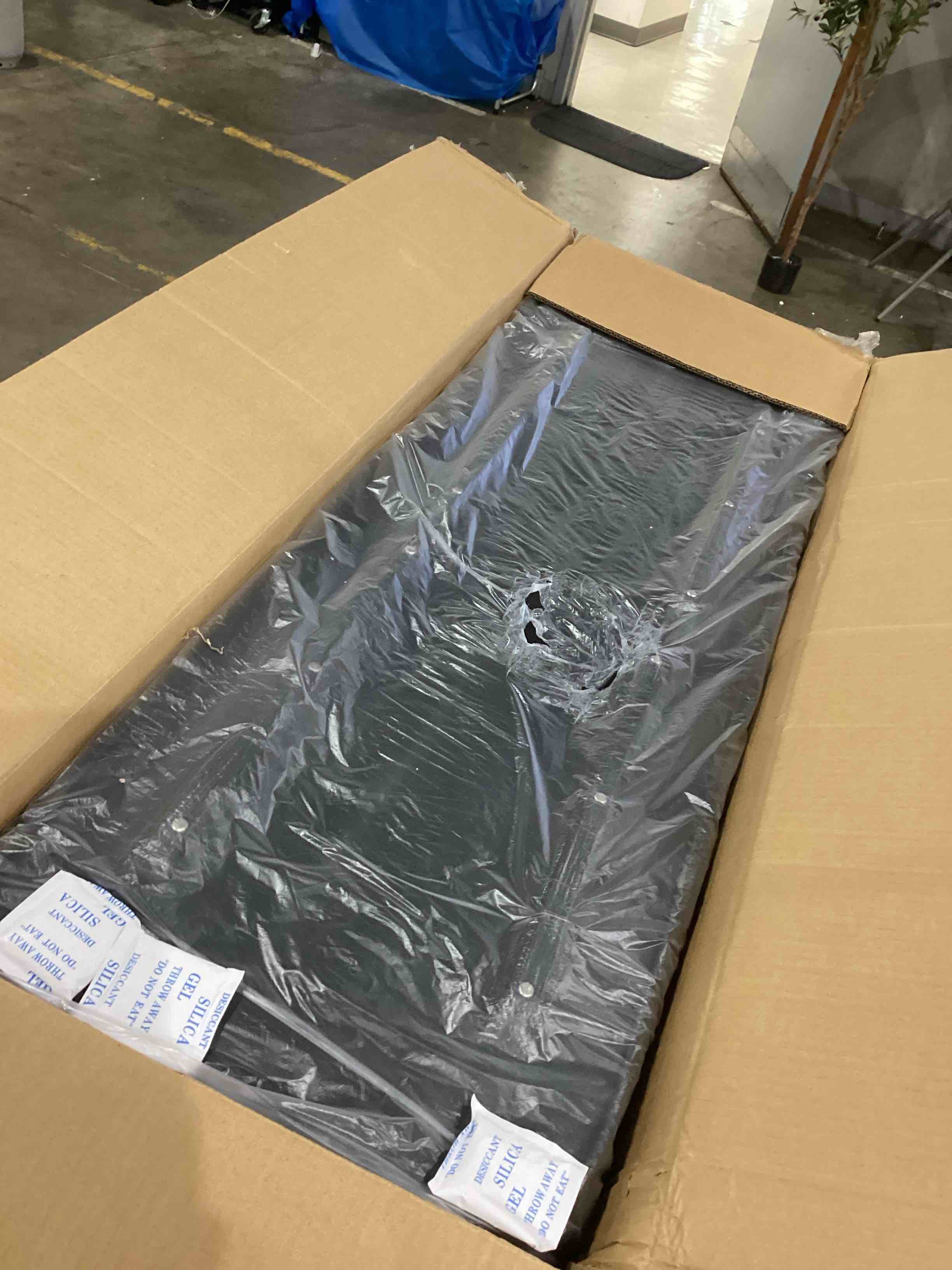 https://s3.amazonaws.com/lotting-images-prod/bidfta/PPE1202364_1751032076546.jpeg