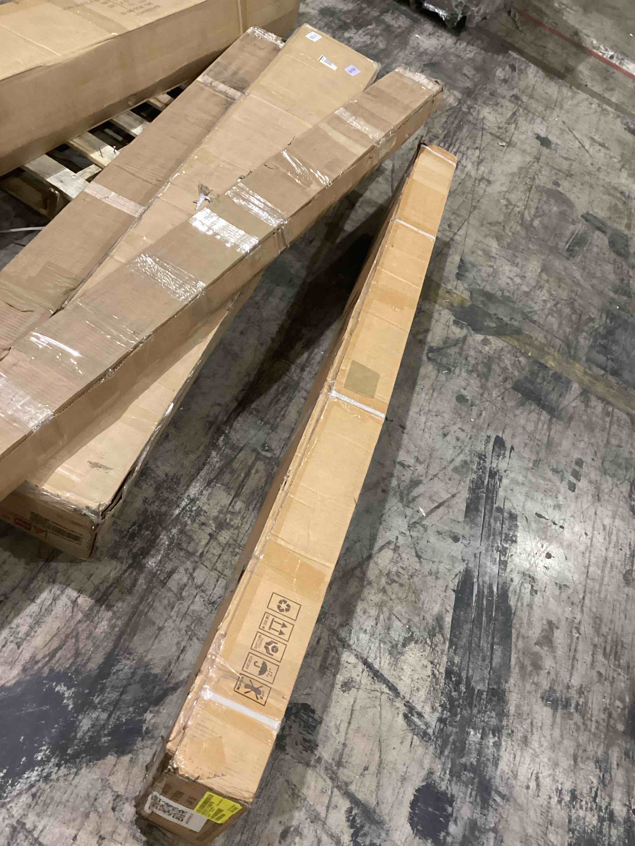 https://s3.amazonaws.com/lotting-images-prod/bidfta/PPE1203374_1752236128016.jpeg