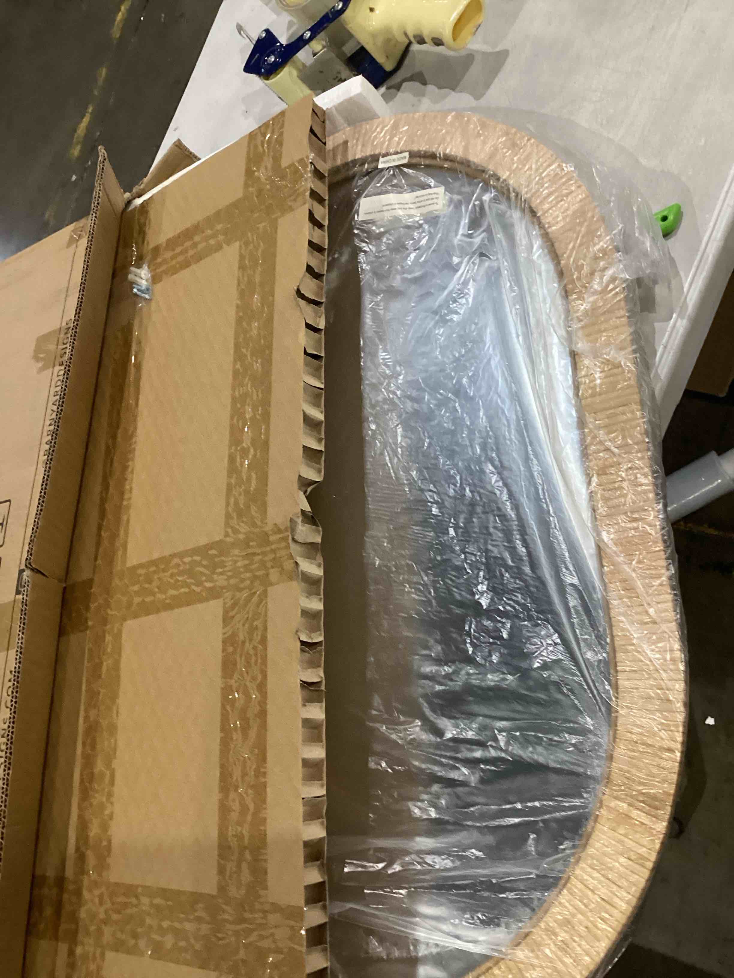https://s3.amazonaws.com/lotting-images-prod/bidfta/PPE1203663_1752679733328.jpeg