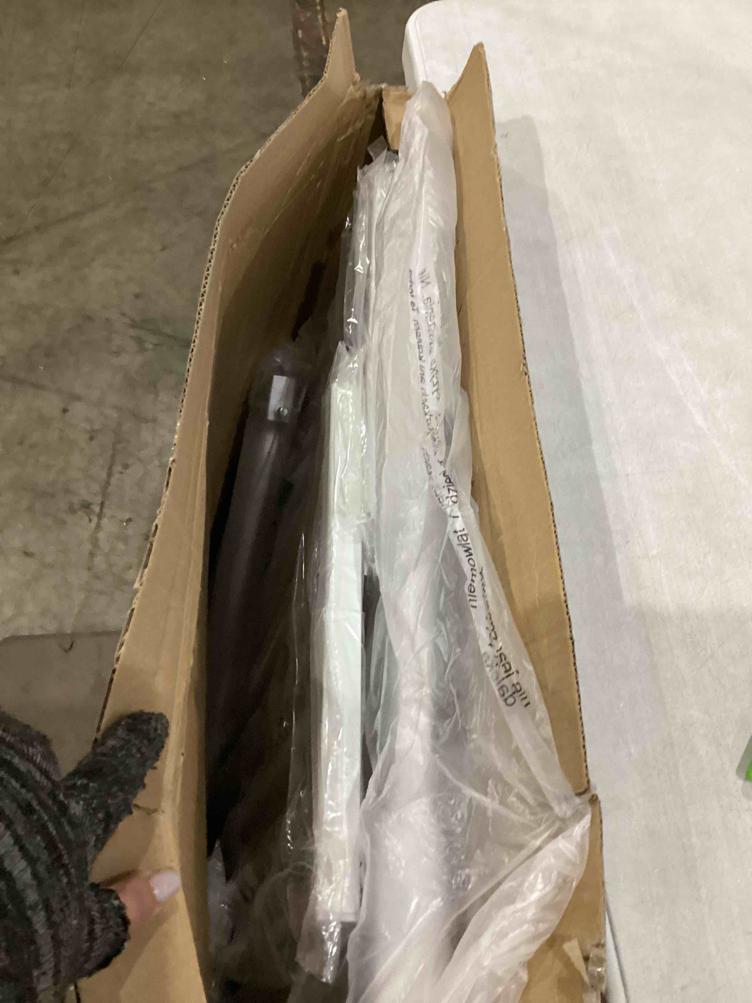 https://s3.amazonaws.com/lotting-images-prod/bidfta/PPE1203722_1752751301203.jpeg