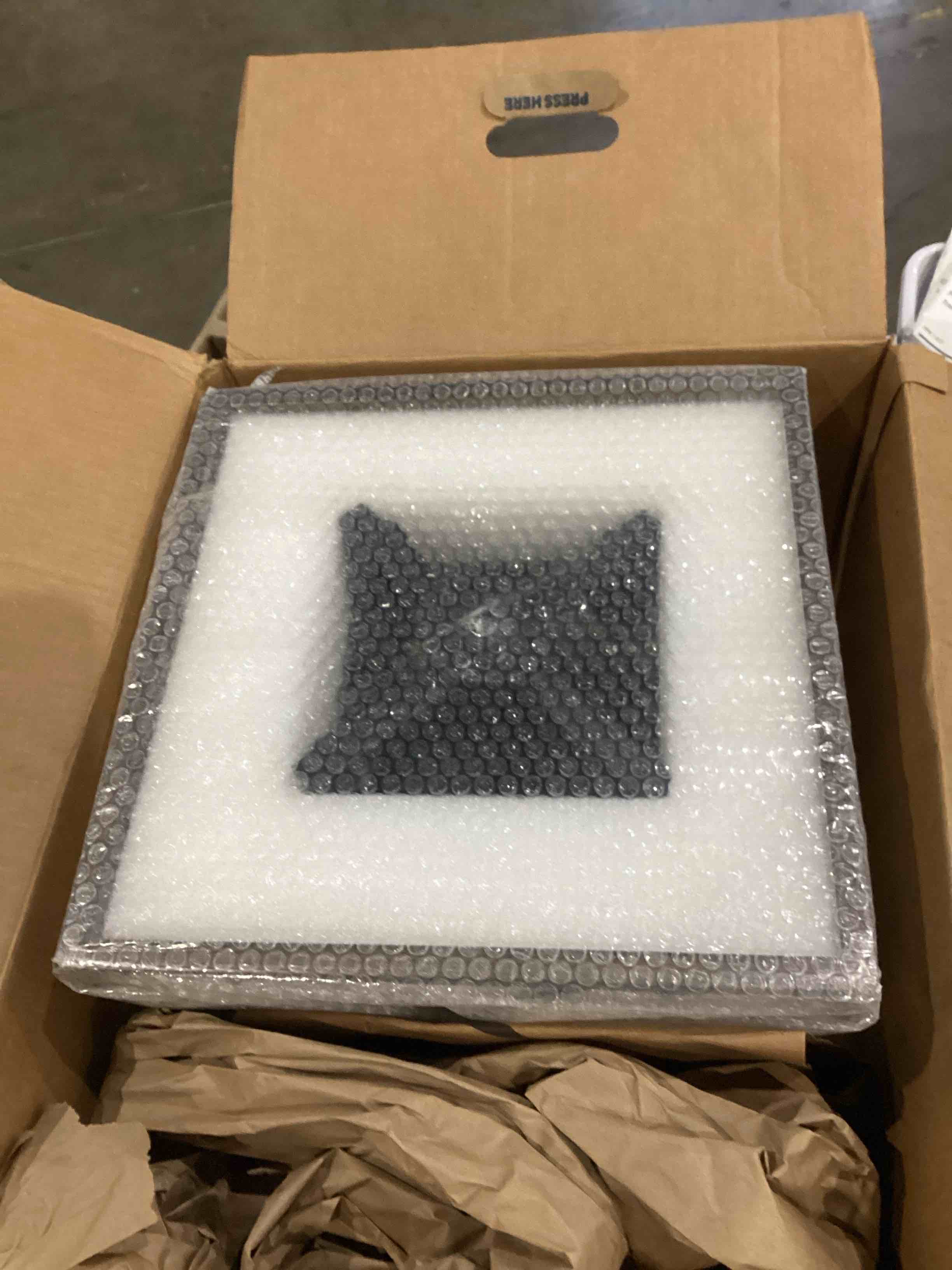 https://s3.amazonaws.com/lotting-images-prod/bidfta/PPE1203902_1752839971008.jpeg