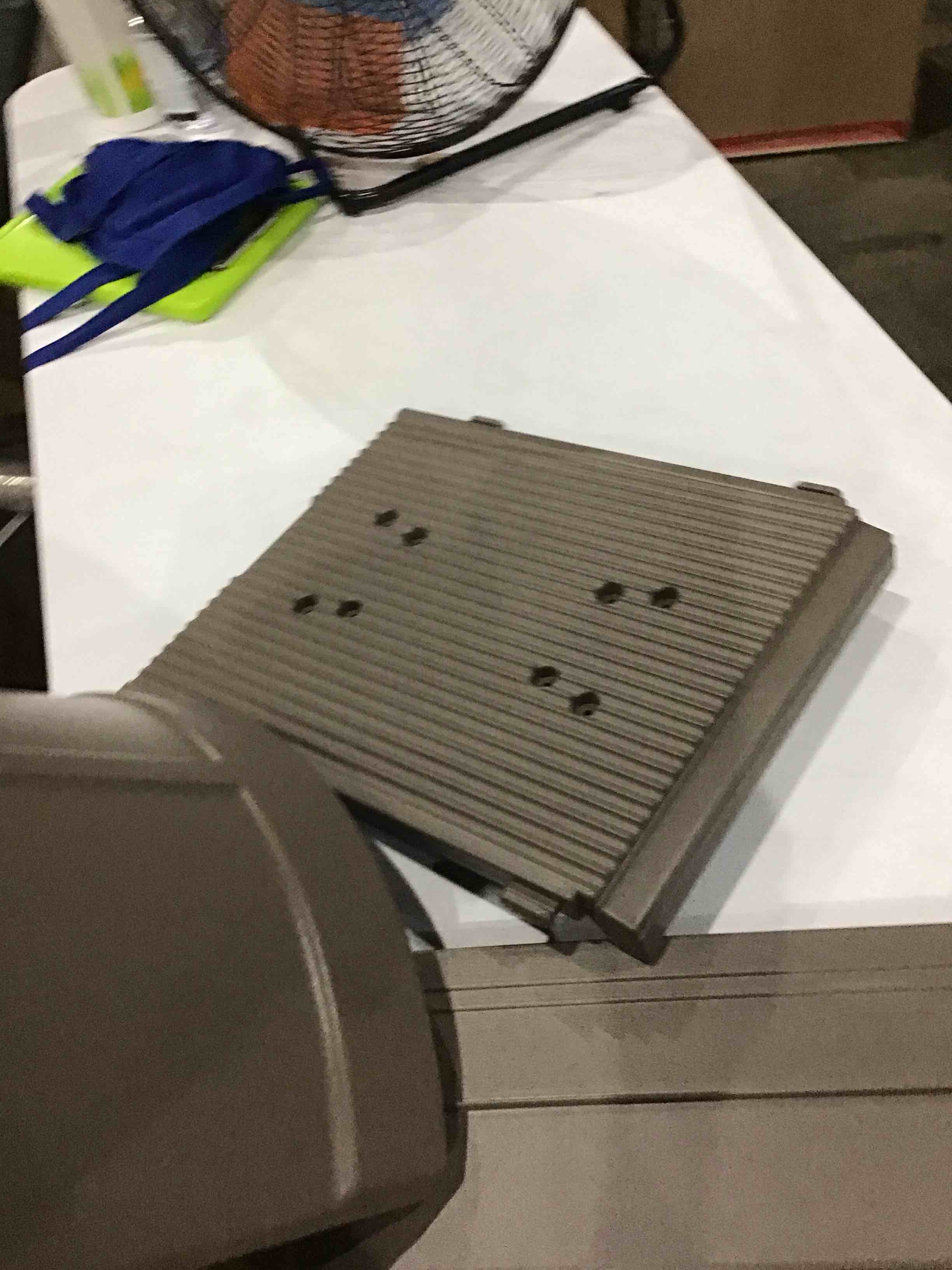https://s3.amazonaws.com/lotting-images-prod/bidfta/PPE1209515_1750959886877.jpeg