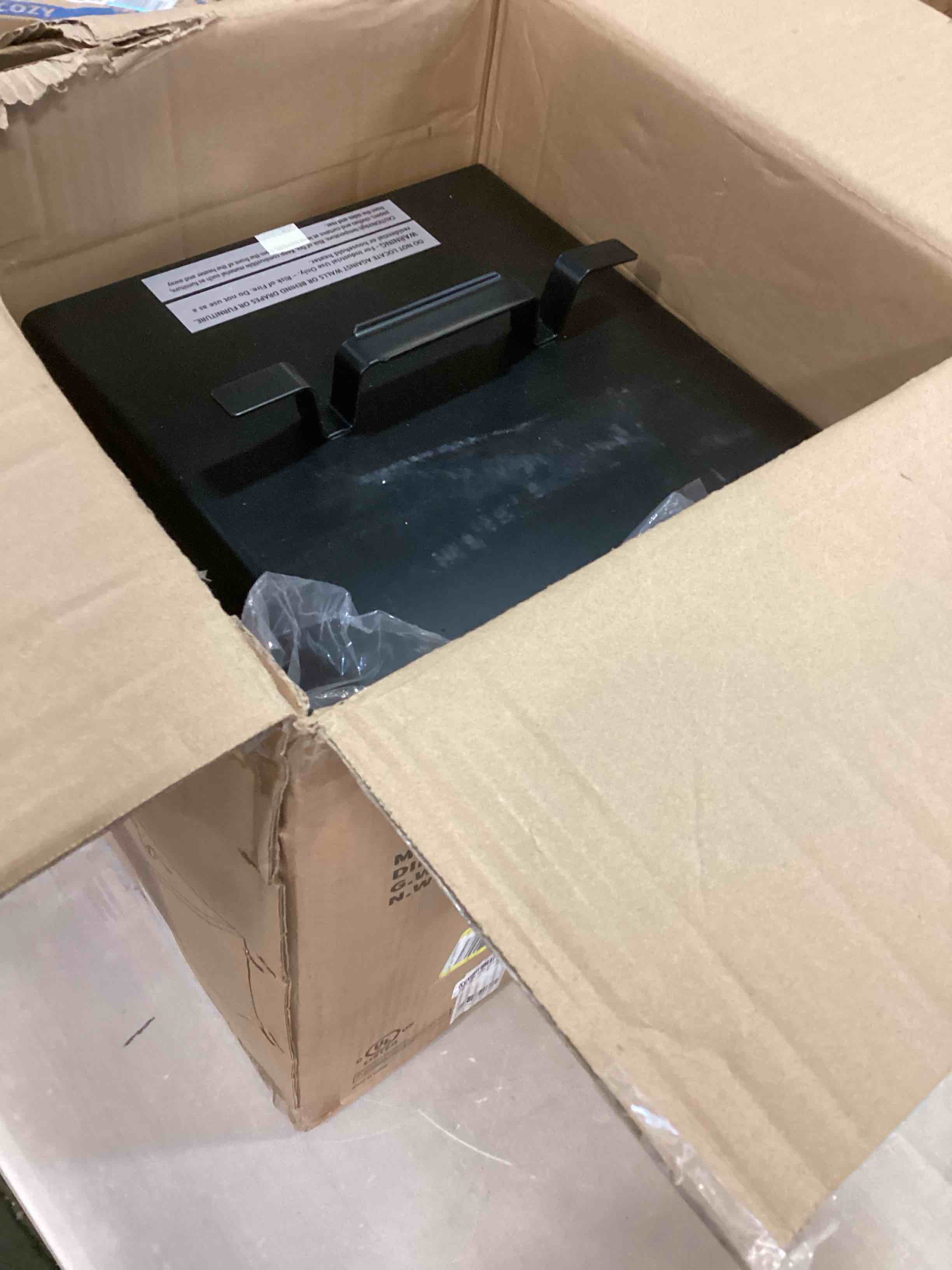 https://s3.amazonaws.com/lotting-images-prod/bidfta/PPE1288771_1744980997854.jpeg