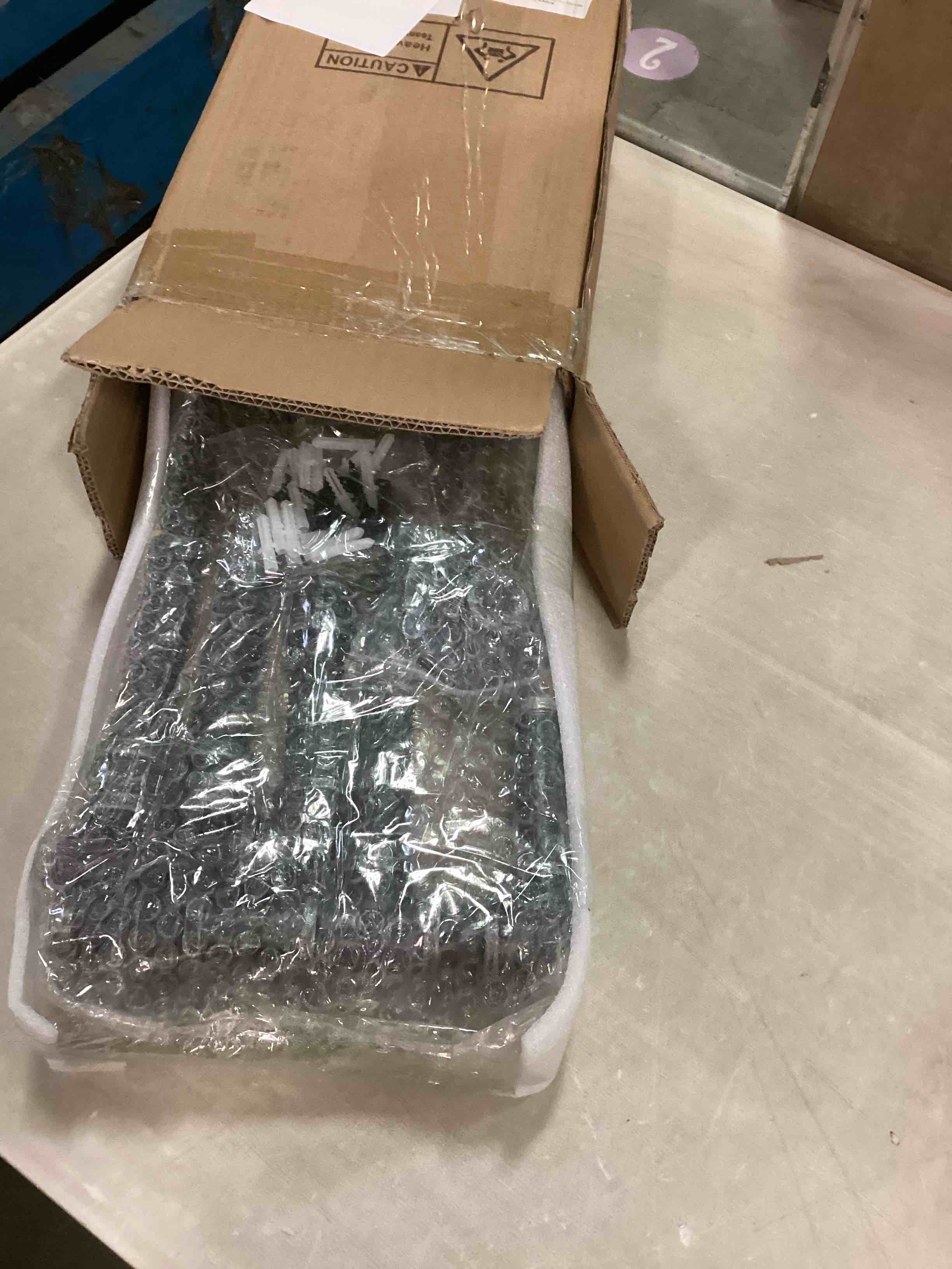 https://s3.amazonaws.com/lotting-images-prod/bidfta/PPE1288773_1744981110950.jpeg