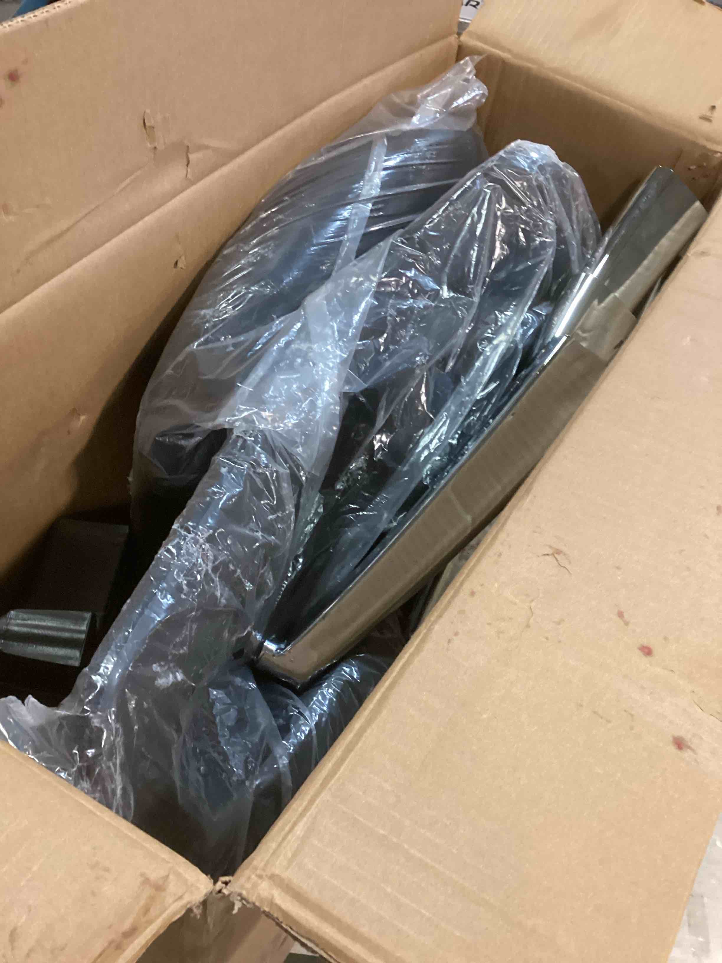 https://s3.amazonaws.com/lotting-images-prod/bidfta/PPE1289230_1745324789853.jpeg