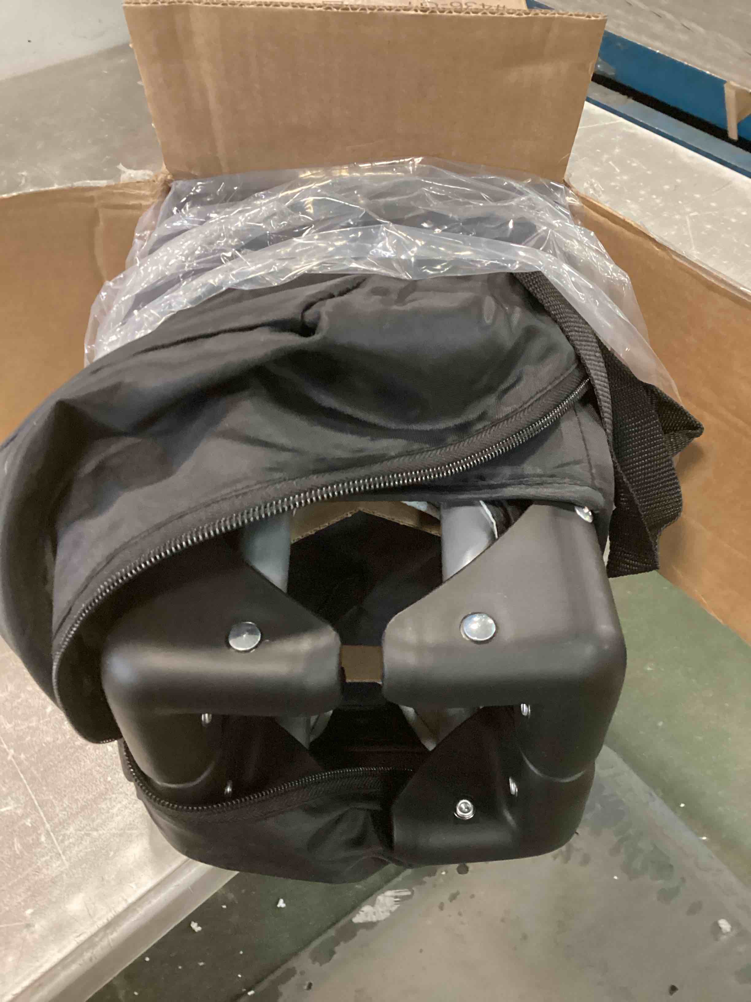 https://s3.amazonaws.com/lotting-images-prod/bidfta/PPE1290192_1745931899060.jpeg