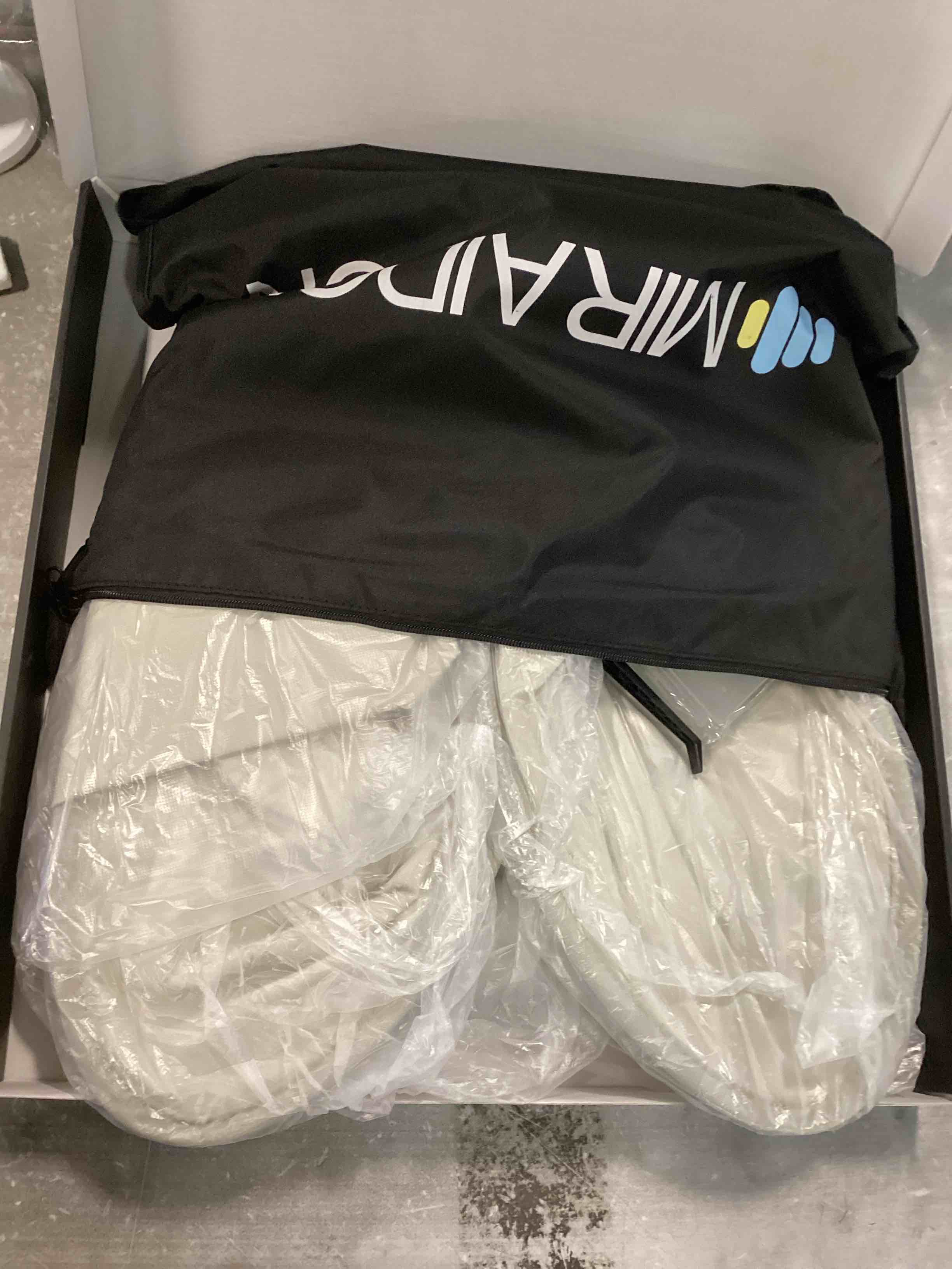 https://s3.amazonaws.com/lotting-images-prod/bidfta/PPE1290382_1746102089176.jpeg